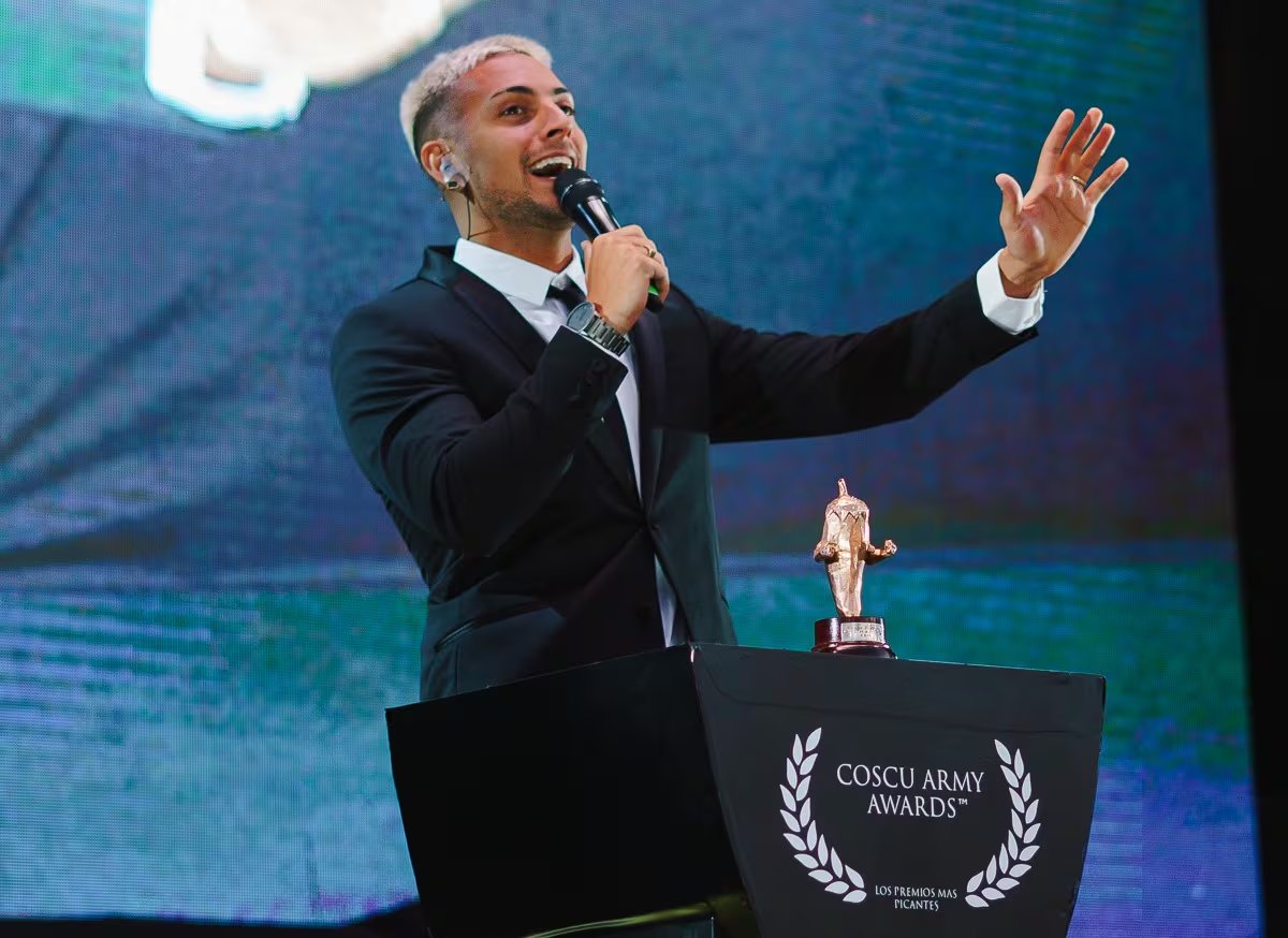 El streamer Martín Pérez Disalvo, conocido como Coscu, es pionero en fusionar gaming, música y eventos, siendo líder en la cultura digital argentina