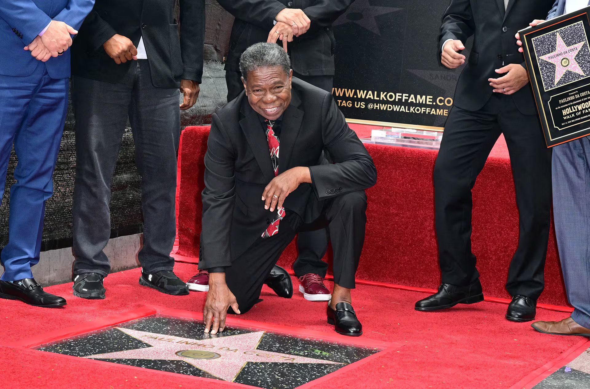 Paulinho Da Costa se consagró como el primer artista nacido en Brasil en recibir una estrella en el Paseo de la Fama de Hollywood en 2026 (Frederic J. Brown/AFP)