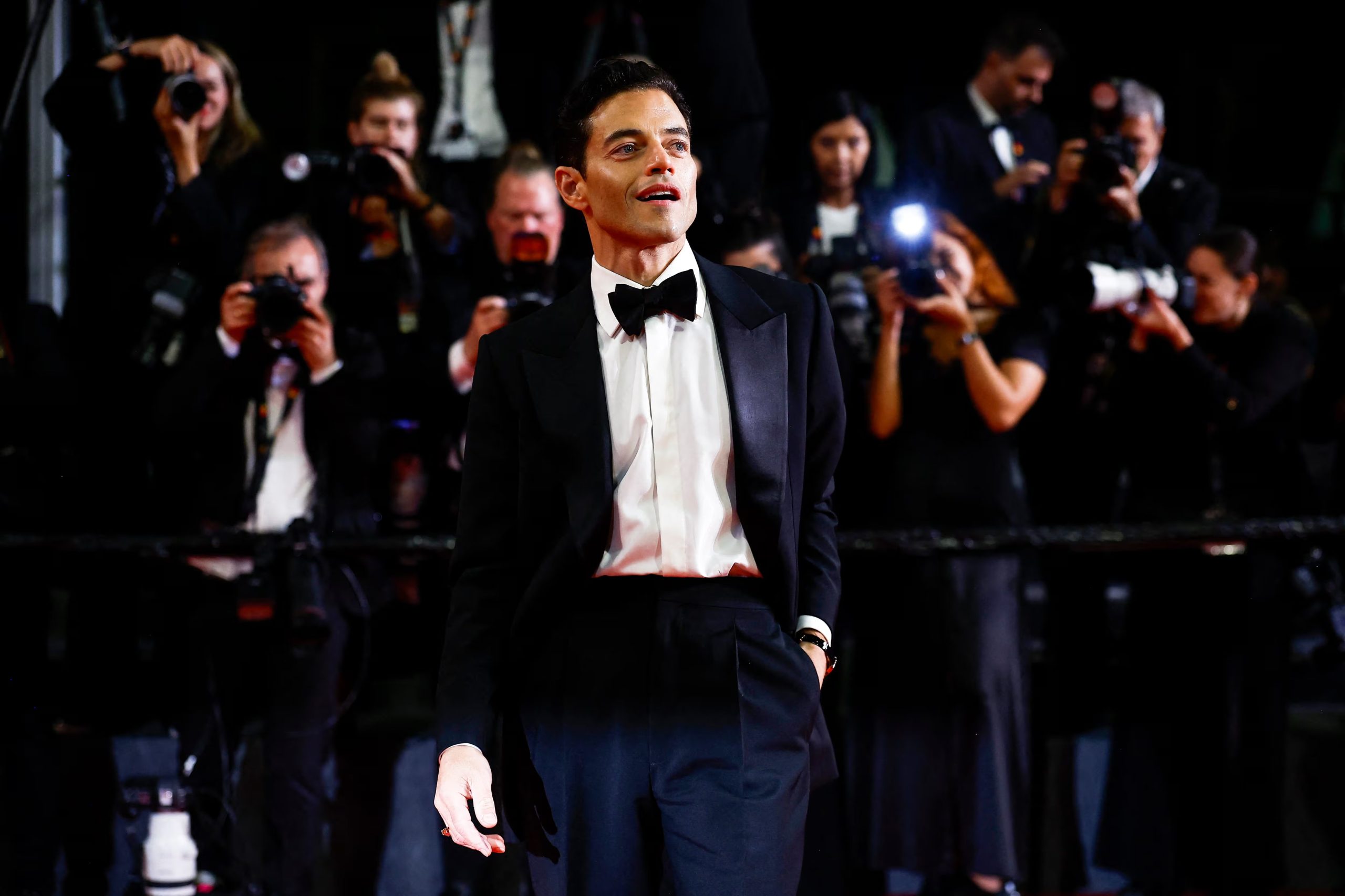 Malek destacó en rueda de prensa las diferencias entre Freddie Mercury y Jimmy, subrayando la búsqueda de creatividad y placer de este último (REUTERS/Sarah Meyssonnier)