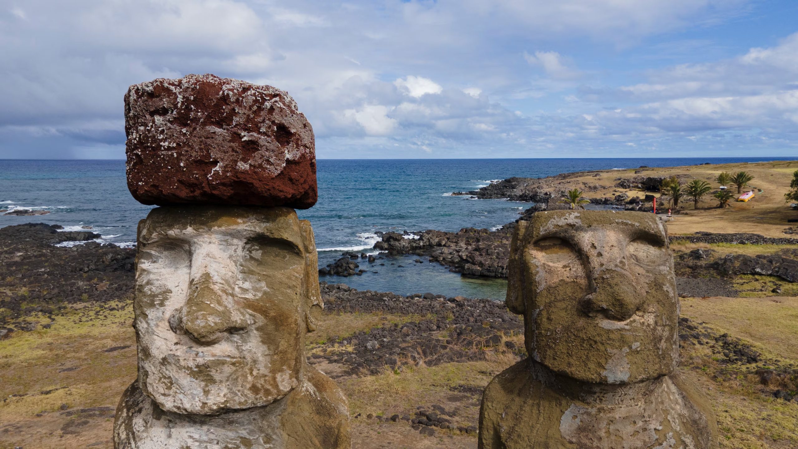 El pueblo rapanui mantiene su lengua y tradiciones a pesar de los desafíos históricos y geográficos. (AP Foto/Esteban Felix, Archivo)
