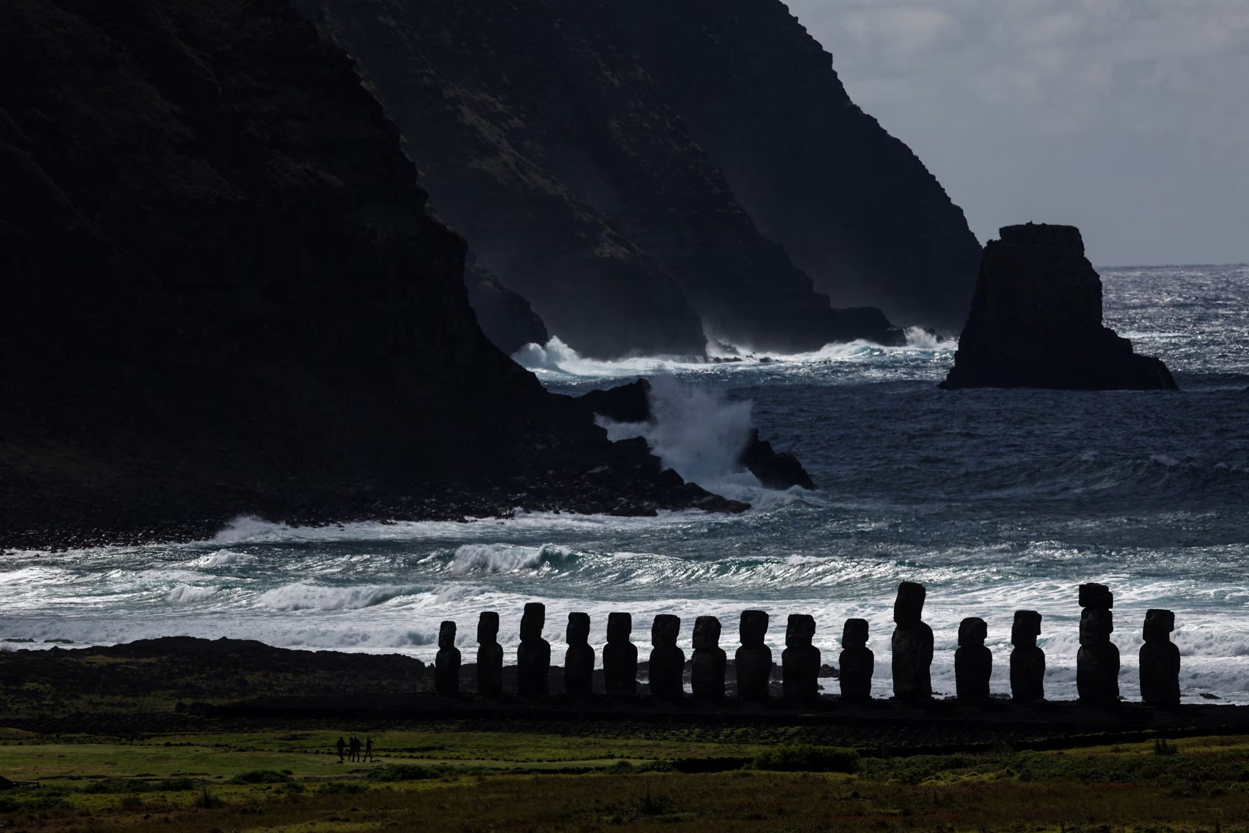 Las imponentes plataformas de piedra o ahu sirven como base sagrada para los monumentos ceremoniales de la isla. REUTERS/Ivan Alvarado
