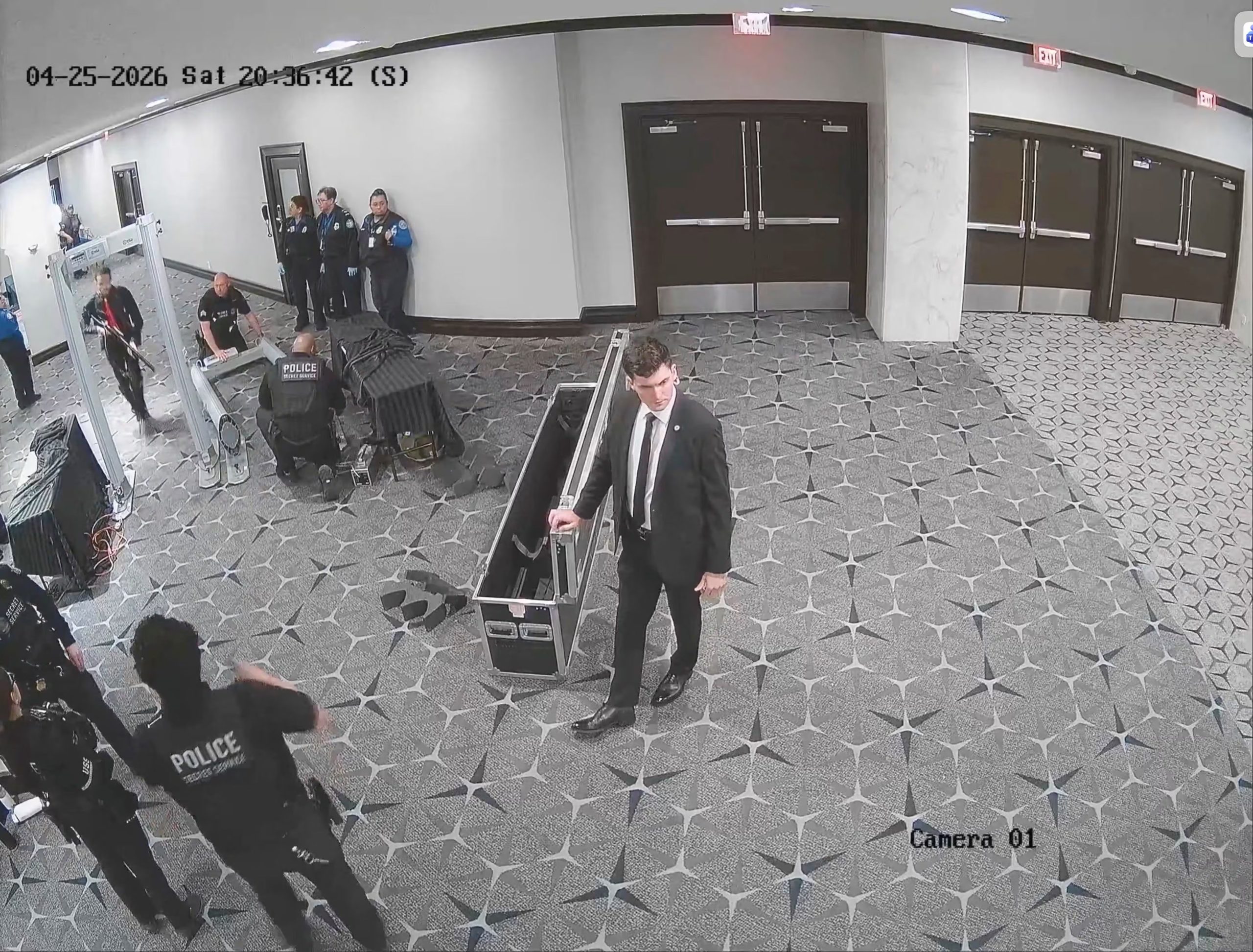 La acusación sostiene que Allen irrumpió armado en el evento anual de periodistas en Washington con la intención de atentar contra el mandatario (U.S. Attorney Jeanine Pirro via X/Handout via REUTERS)