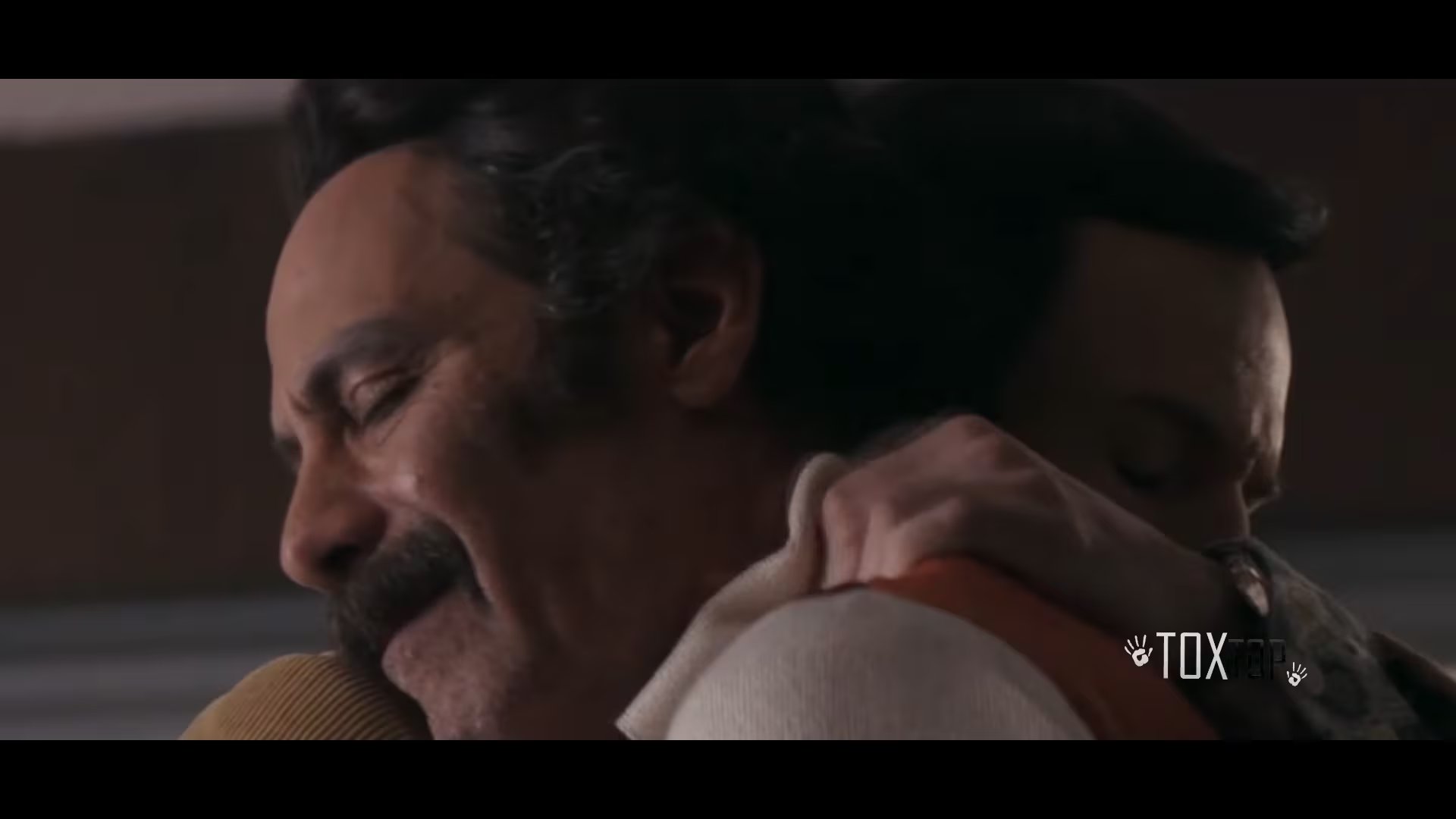 En el episodio final de Sin querer queriendo, Ramón Valdés organiza un encuentro con Chespirito para comunicarle que ha tomado la decisión de irse. (YouTube)