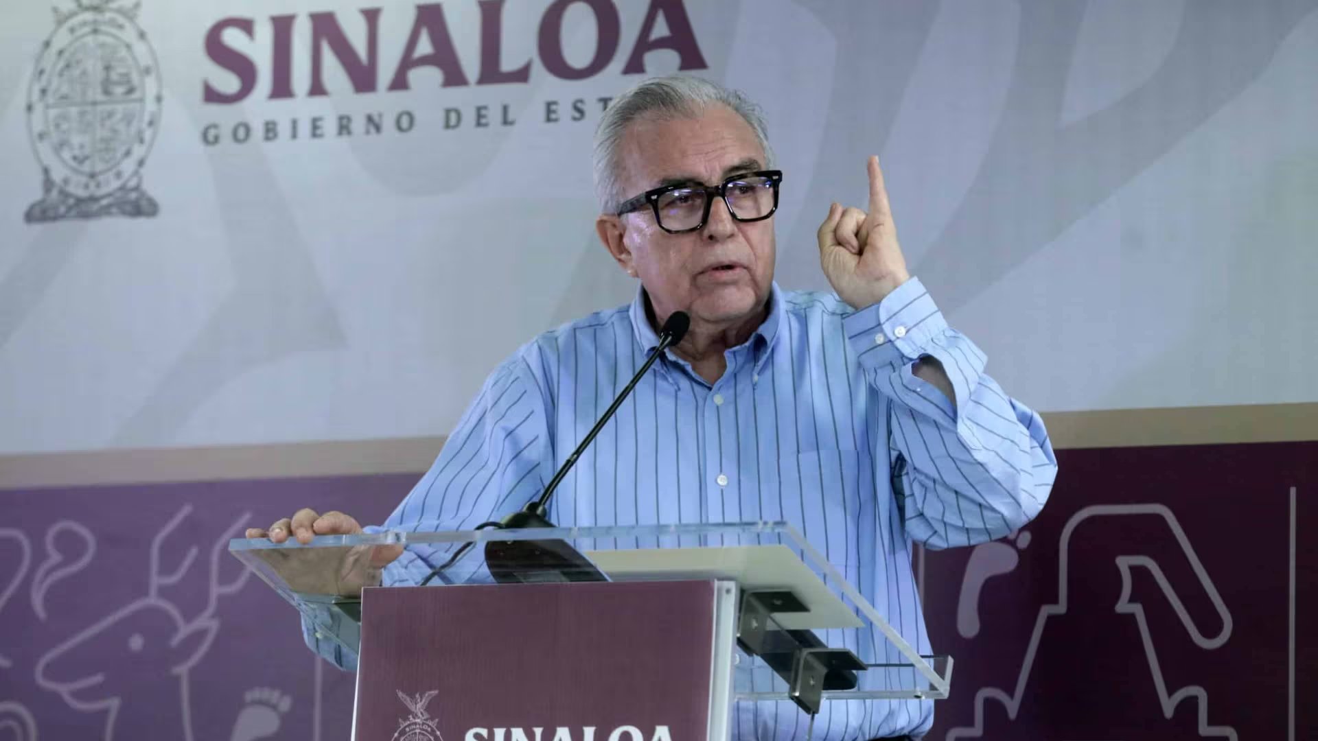 Un día antes de solicitar licencia temporal, Rocha Moya aseguró que no se adelantaría en la búsqueda por dejar el cargo estatal y esperaría el curso de las investigaciones.
(Gobierno de Sinaloa)