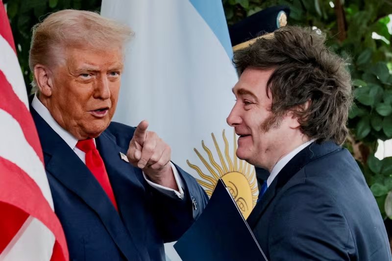 Donald Trump recibe a Javier Milei en la Casa Blanca, el 14 de octubre de 2025. Para Mützenich, ambos 
