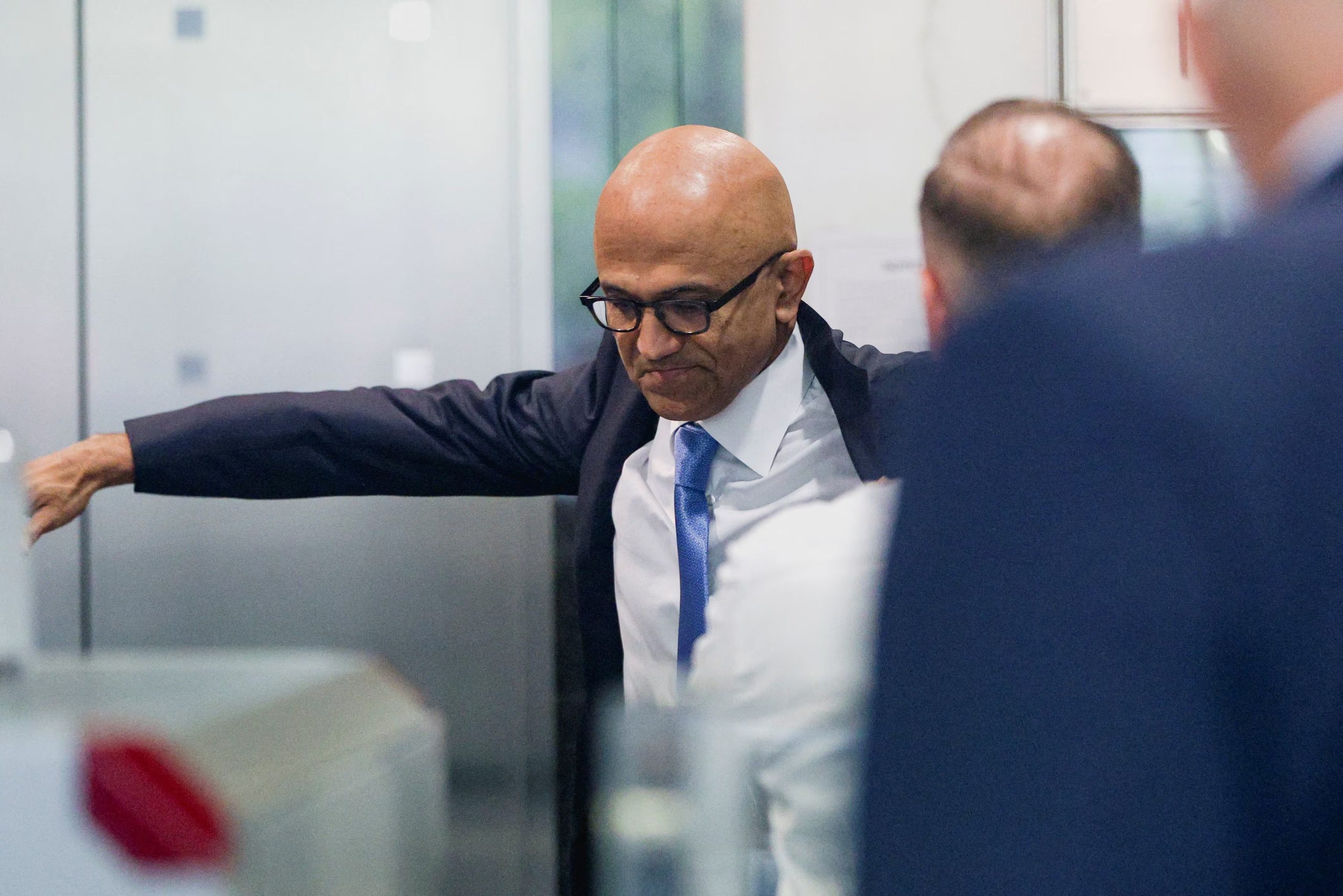 Nadella expuso abiertamente una inquietud que había transmitido a su equipo directivo: la posibilidad de que Microsoft repitiera el destino de IBM.

 REUTERS/Manuel Orbegozo