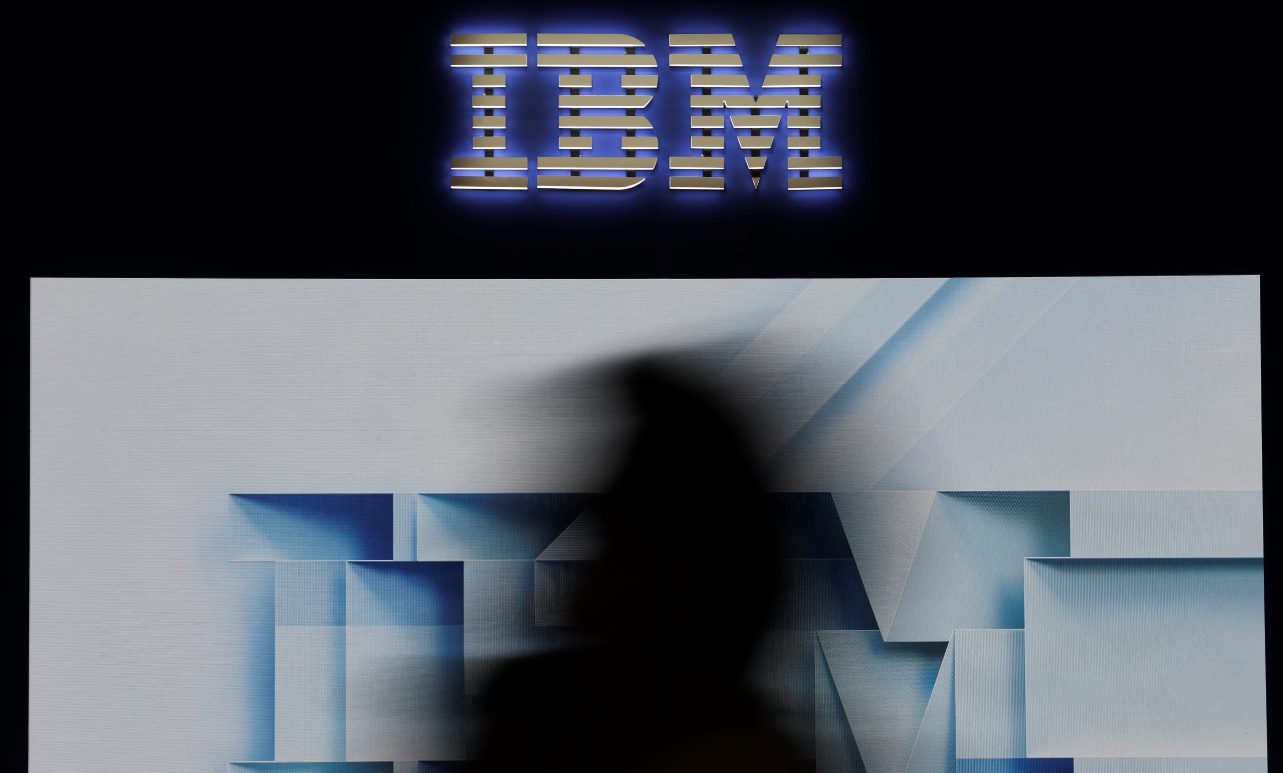 IBM destaca por sus soluciones de IA empresarial (como la plataforma watsonx) para optimizar procesos, predecir resultados y gestionar riesgos. 
 REUTERS/Nacho Doce