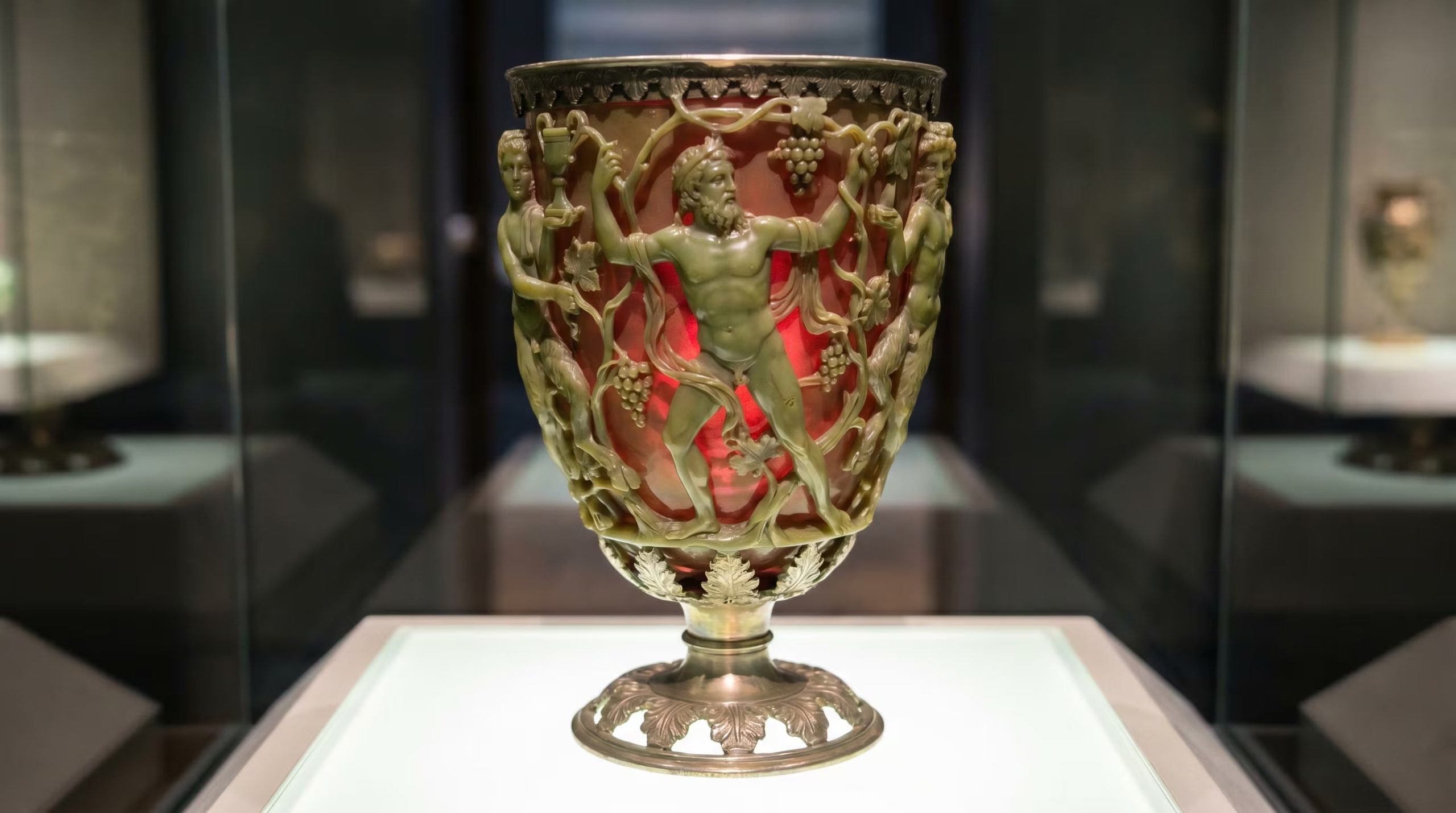 La copa de Licurgo, del siglo IV d.C., destaca por su avanzada técnica en vidrio romano.(Imagen Ilustrativa Infobae)