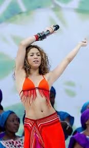 Shakira dominó la escena musical del Mundial 2006 con 'Hips don't lie' como una de las canciones para el Mundial 2006 en Alemania - crédito Infobae México