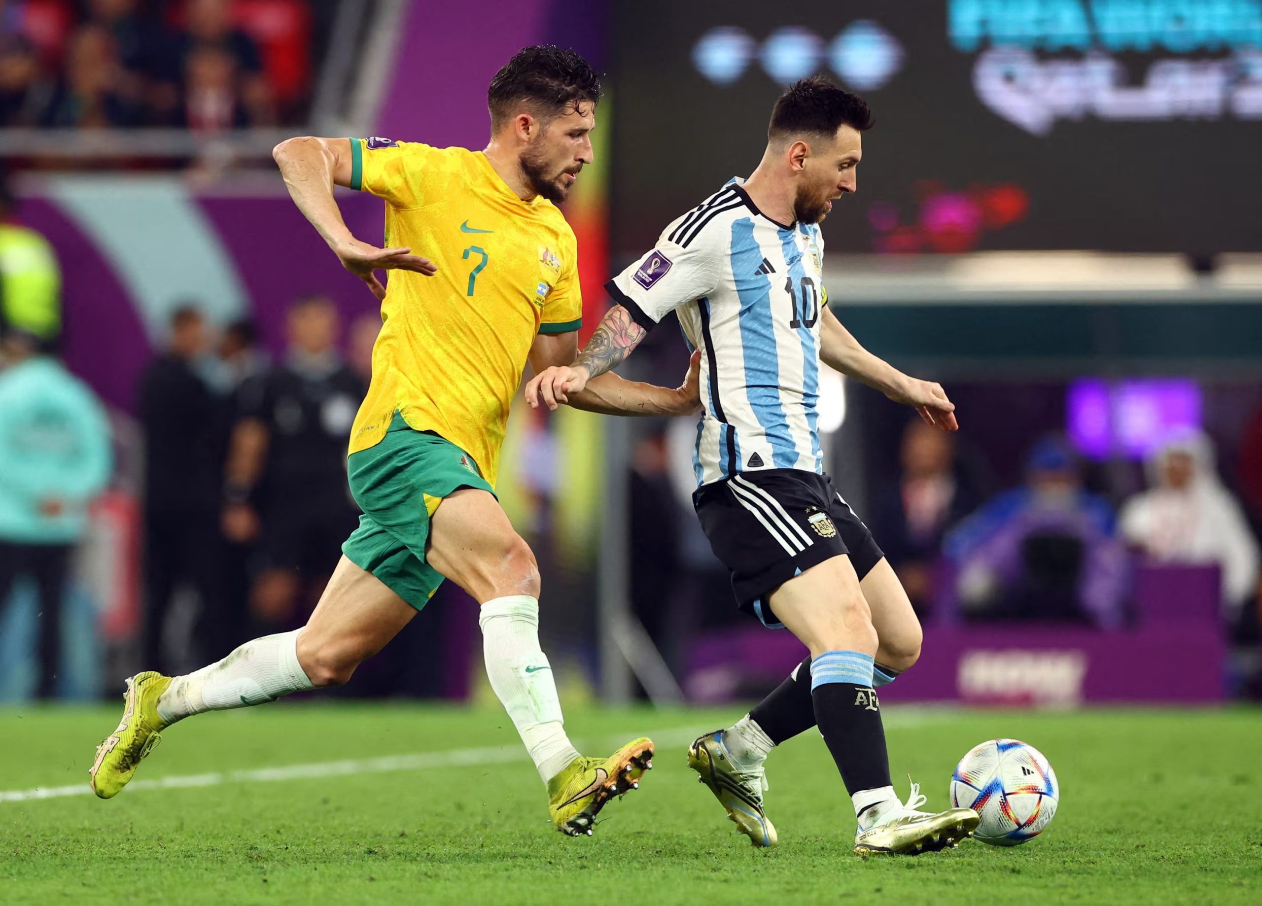 El astro argentino deja atrás su timidez idiomática para sumarse a la fiesta de la canción ‘Dai Dai’, acompañado por figuras como Kylian Mbappé y Erling Haaland en un video que ya bate récords de visitas - crédito Bernadett Szabo/REUTERS