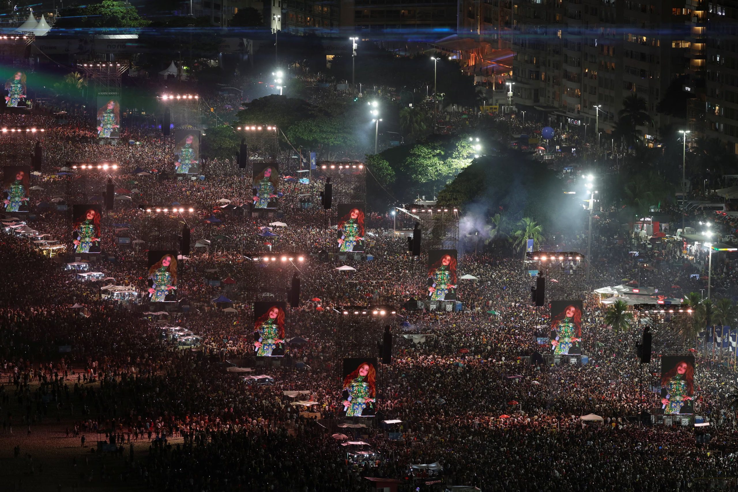 People attend Shakira's open concert at Copacabana beach in Rio de Janeiro, Brazil, May 2, 2026. REUTERS/Pilar Oliver