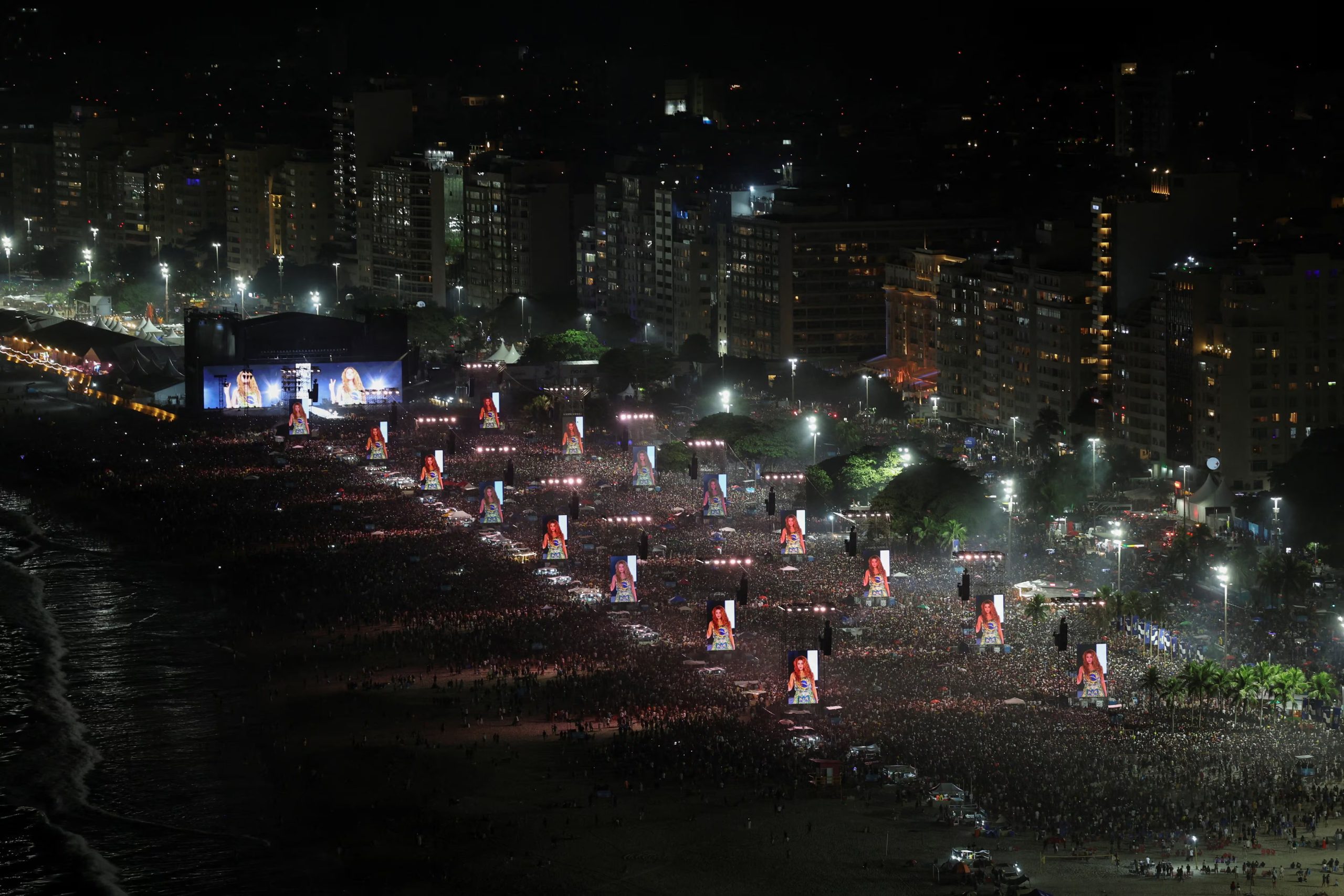 People attend Shakira's open concert at Copacabana beach in Rio de Janeiro, Brazil, May 2, 2026. REUTERS/Pilar Oliver