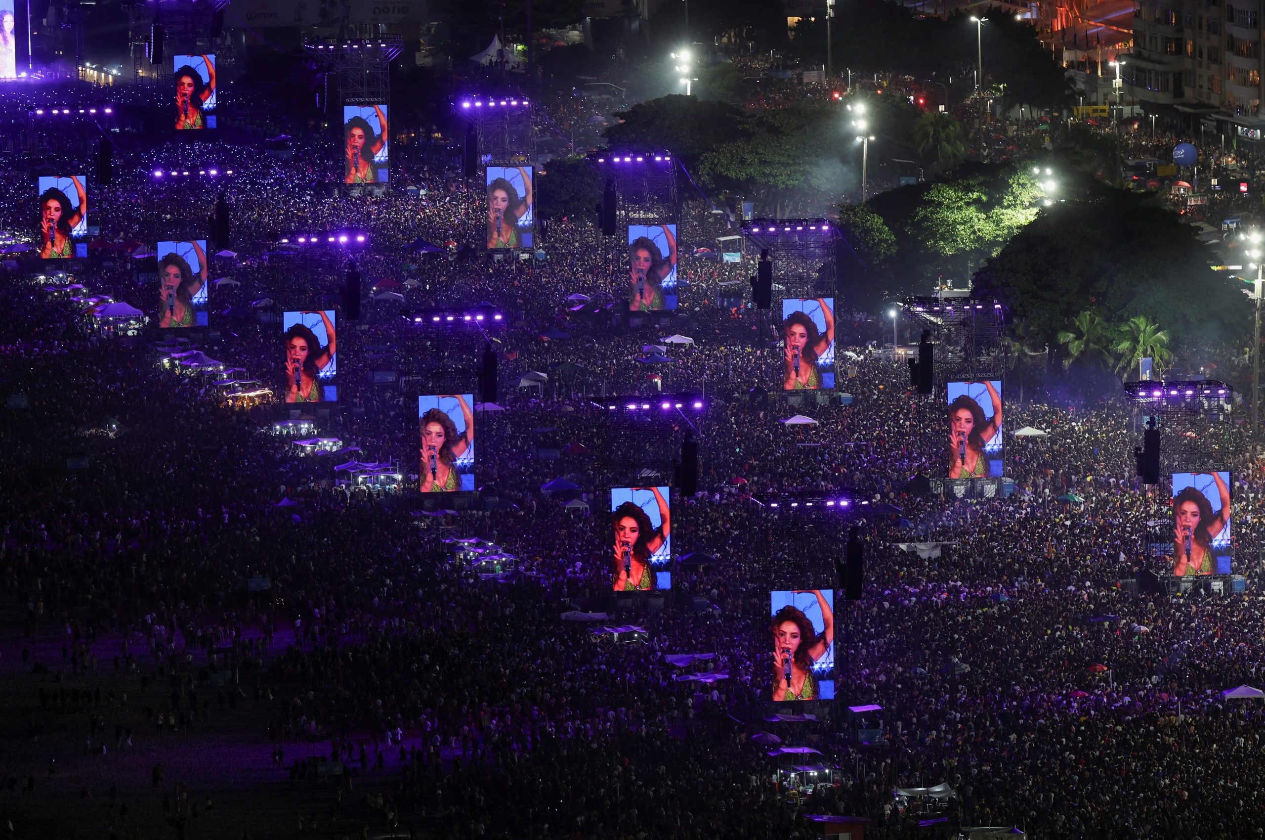 People attend Shakira's open concert at Copacabana beach in Rio de Janeiro, Brazil, May 2, 2026. REUTERS/Pilar Oliver