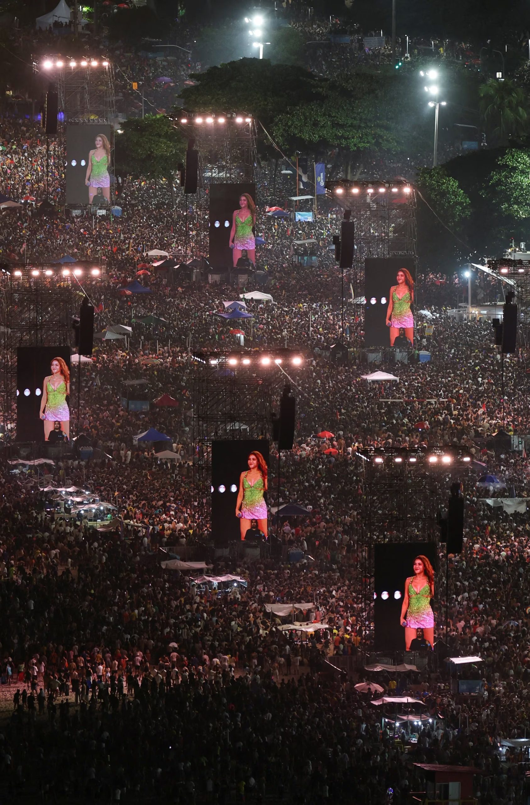 People attend Shakira's open concert at Copacabana beach in Rio de Janeiro, Brazil, May 2, 2026. REUTERS/Pilar Oliver