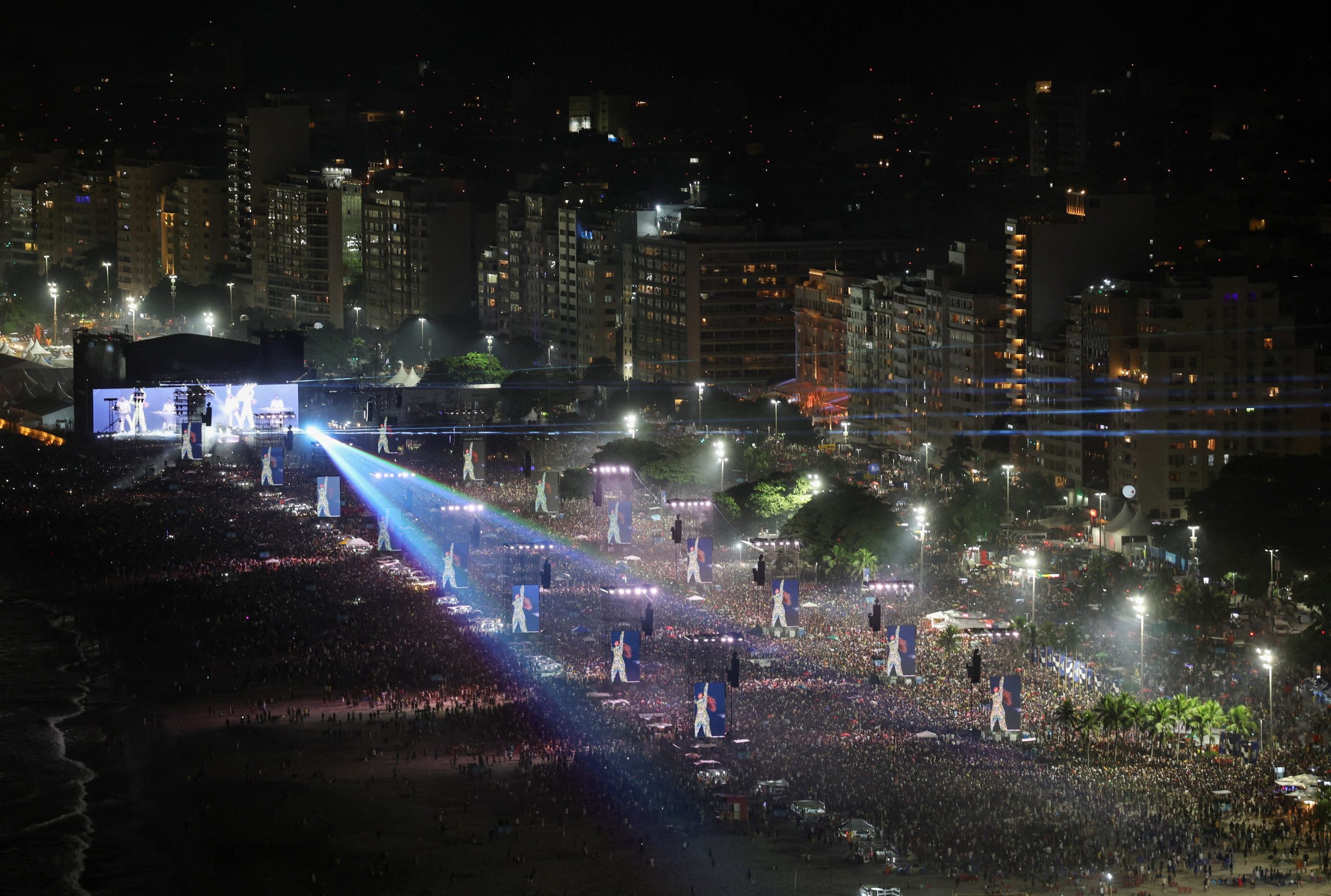 People attend Shakira's open concert at Copacabana beach in Rio de Janeiro, Brazil, May 2, 2026. REUTERS/Pilar Oliver