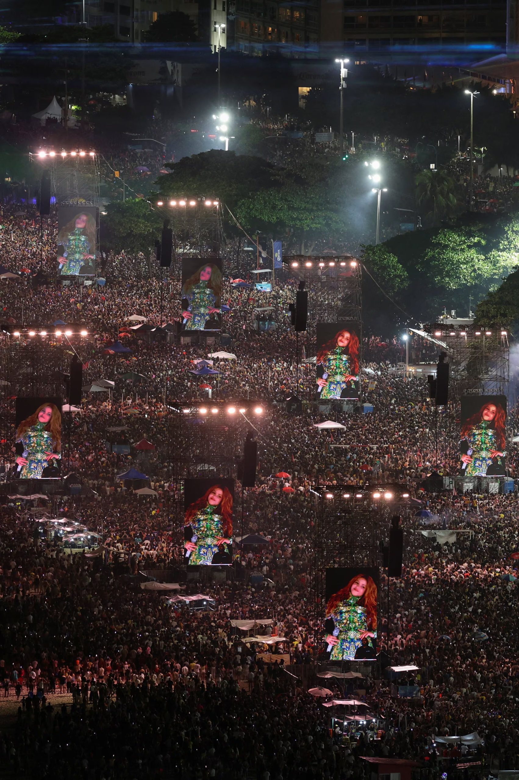 People attend Shakira's open concert at Copacabana beach in Rio de Janeiro, Brazil, May 2, 2026. REUTERS/Pilar Oliver