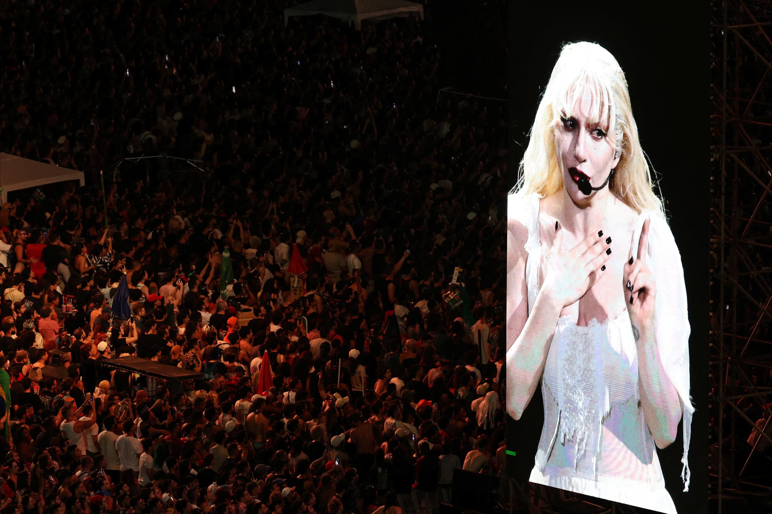 Lady Gaga fue la última artista en presentarse de forma gratuita en Copacabana. REUTERS/Pilar Olivares