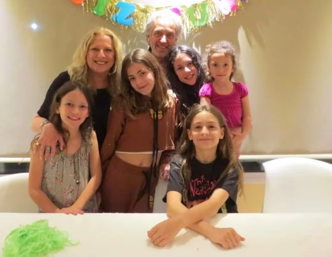 Marisa y Eduardo con sus cinco nietas mujeres: Emma, Lupe, Daniela, Luana y Delfina