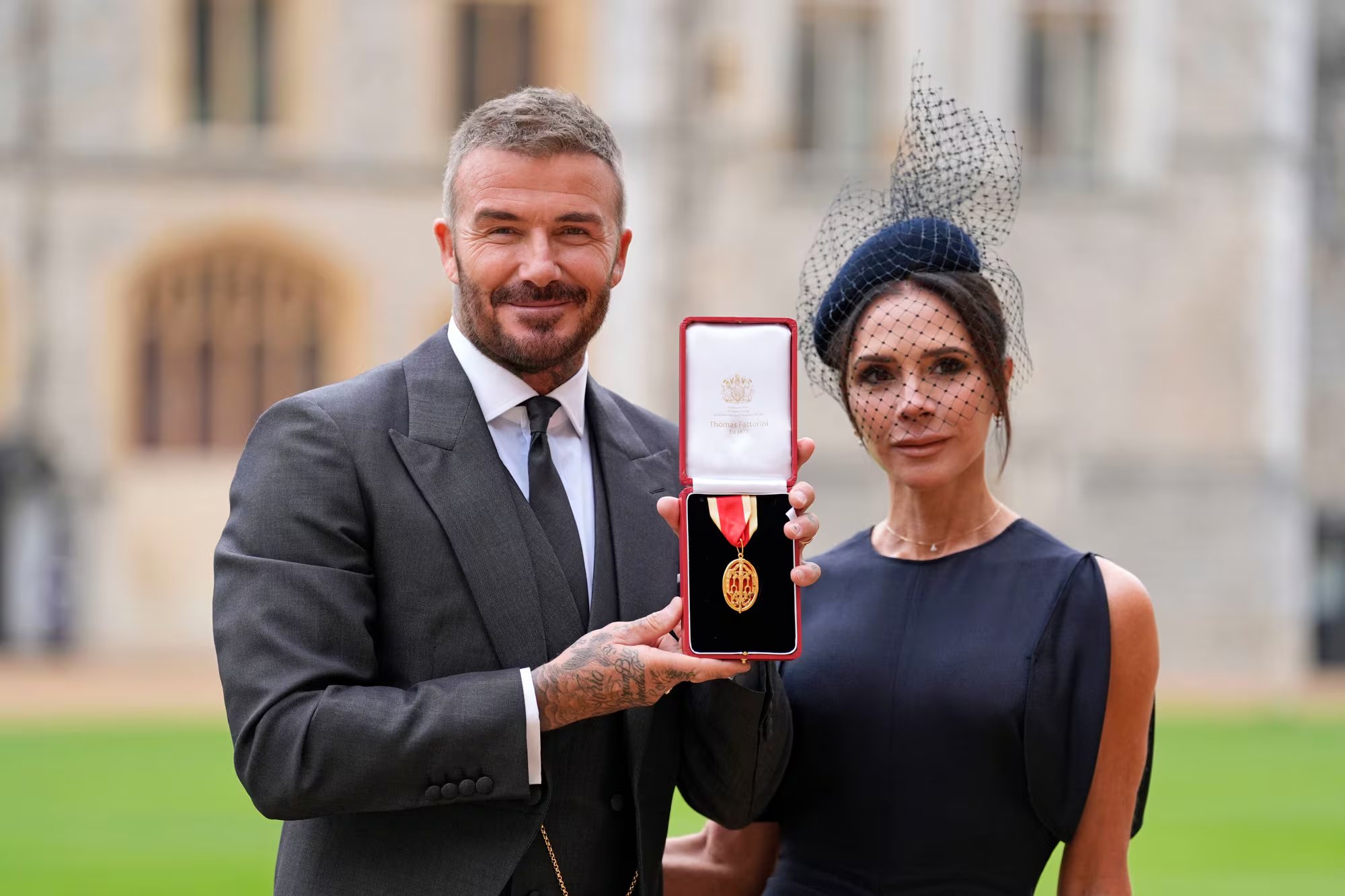 Victoria Beckham prueba personalmente todos los productos de su línea de belleza antes de su lanzamiento al mercado (Andrew Matthews/Pool vía AP)