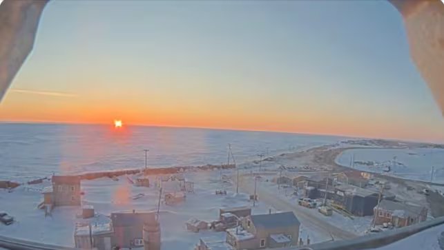 Utqiaġvik es la localidad más al norte de Estados Unidos, ubicada en el círculo polar ártico. Foto: X @MichaelARothman