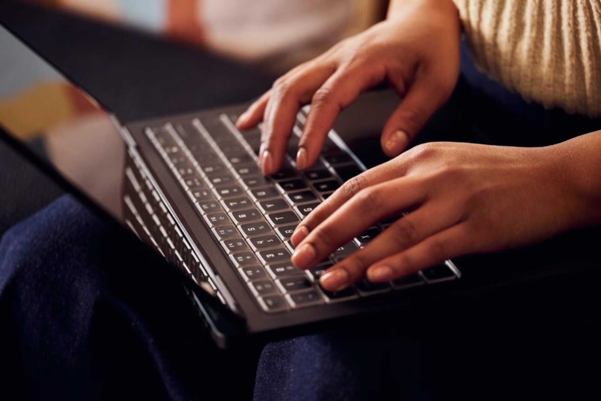 12/02/2026 Persona usando el teclado de un portátil Windows.

Microsoft ha presentado las herramientas 'Modo de seguridad base' y la 'Transparencia y consentimiento del usuario', que se enmarcan en la Iniciativa de Futuro Seguro, para fortalecer la seguridad en Windows con nuevas protecciones de integridad y controles sobre los permisos que se otorgan.

POLITICA INVESTIGACIÓN Y TECNOLOGÍA
MICROSOFT
