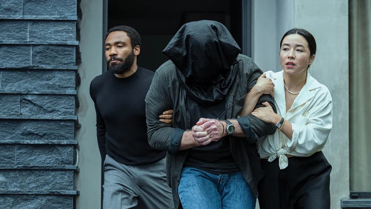 Donald Glover y Maya Erskine fueron los protagonistas de la primera temporada