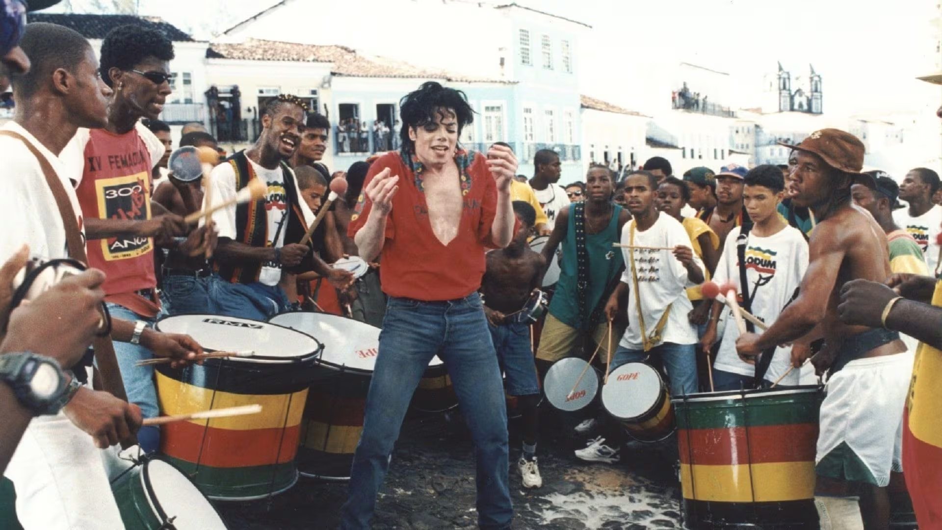 El famoso director estuvo detrás del video musical de “They Don’t Care About Us”, que se lanzó en 1996 (YouTube)