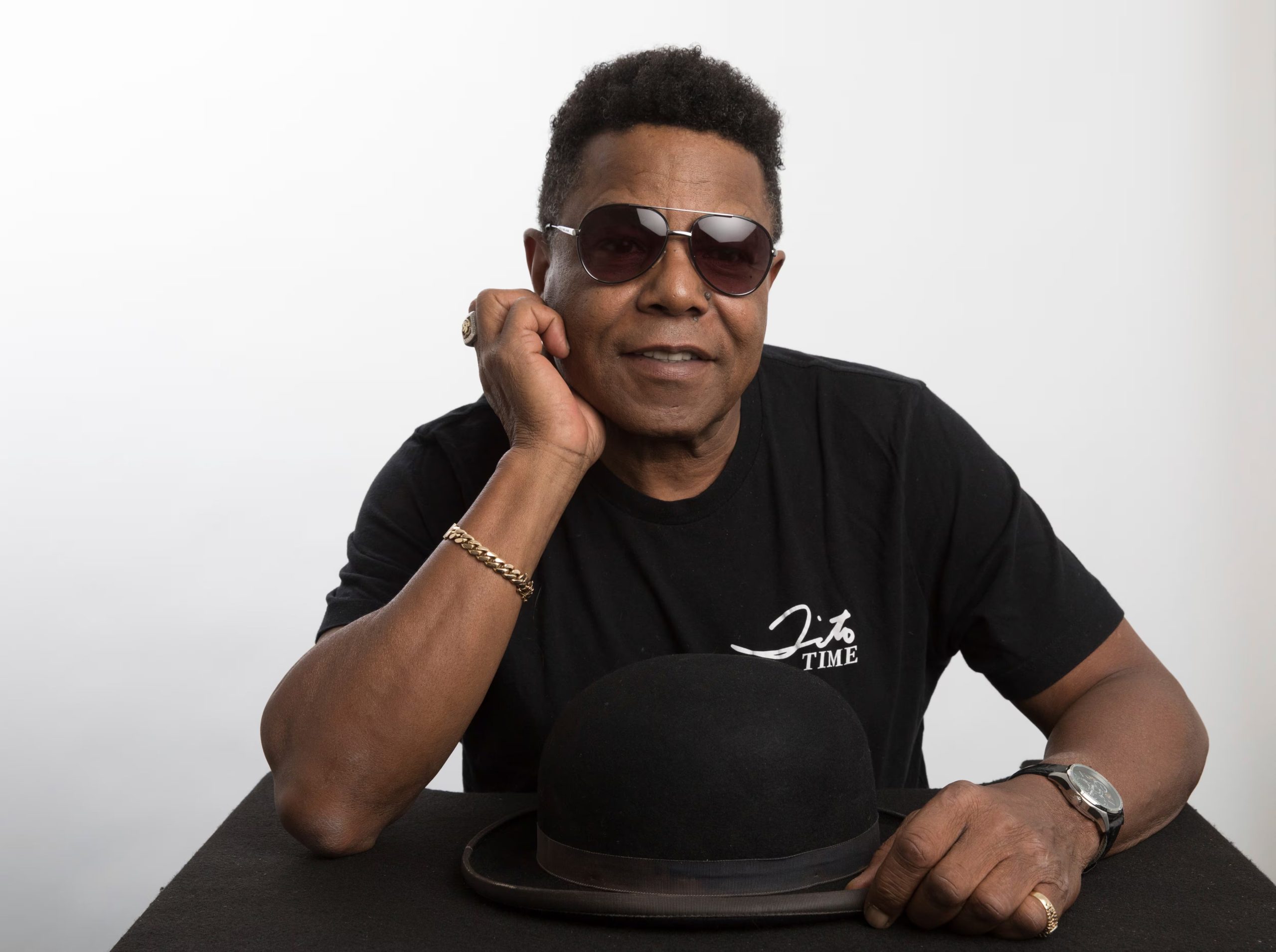 Tito Jackson fue reconocido como el tercer hijo de la familia y figura esencial en la formación de los 