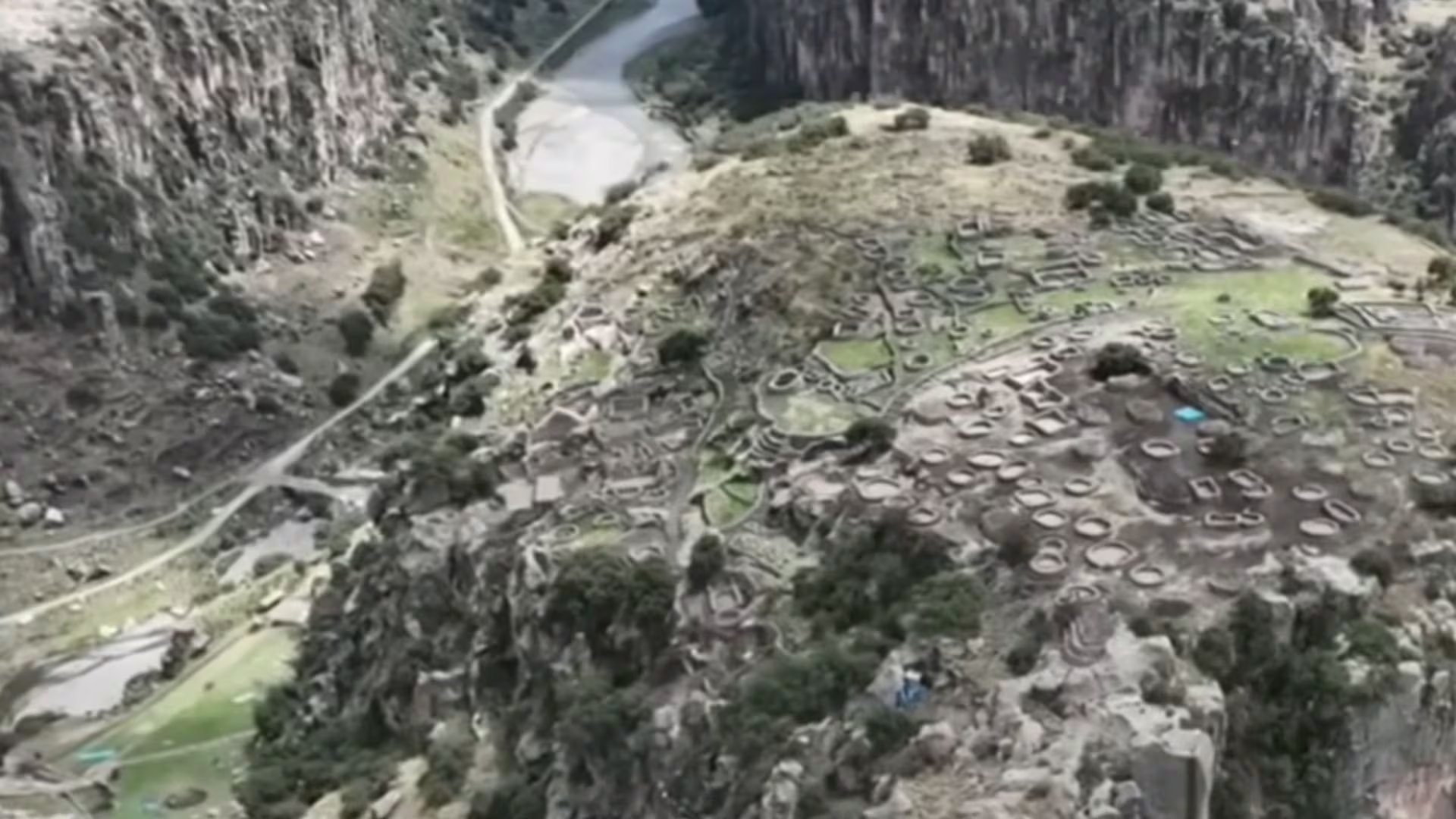 El sitio se integra estratégicamente al Qhapaq Ñan, lo que sugiere que T’aqrachullo también cumplía funciones logísticas y de control territorial dentro del imperio - Créditos: Captura de pantalla de Latina.