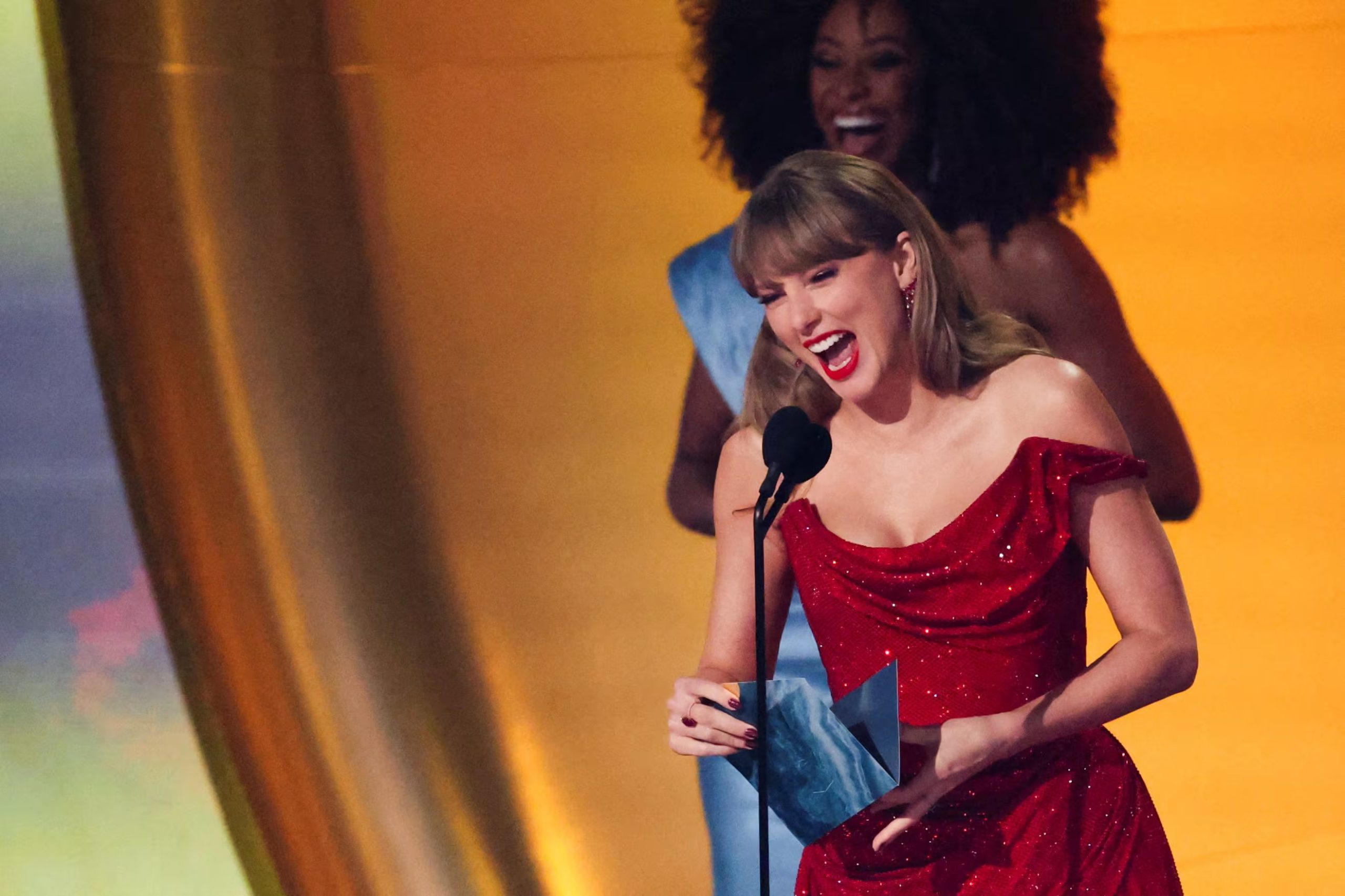Taylor Swift destaca la influencia de la industria musical en la construcción de artistas y defiende la autenticidad como base de su proceso creativo y de la composición diaria (REUTERS/Mario Anzuoni)