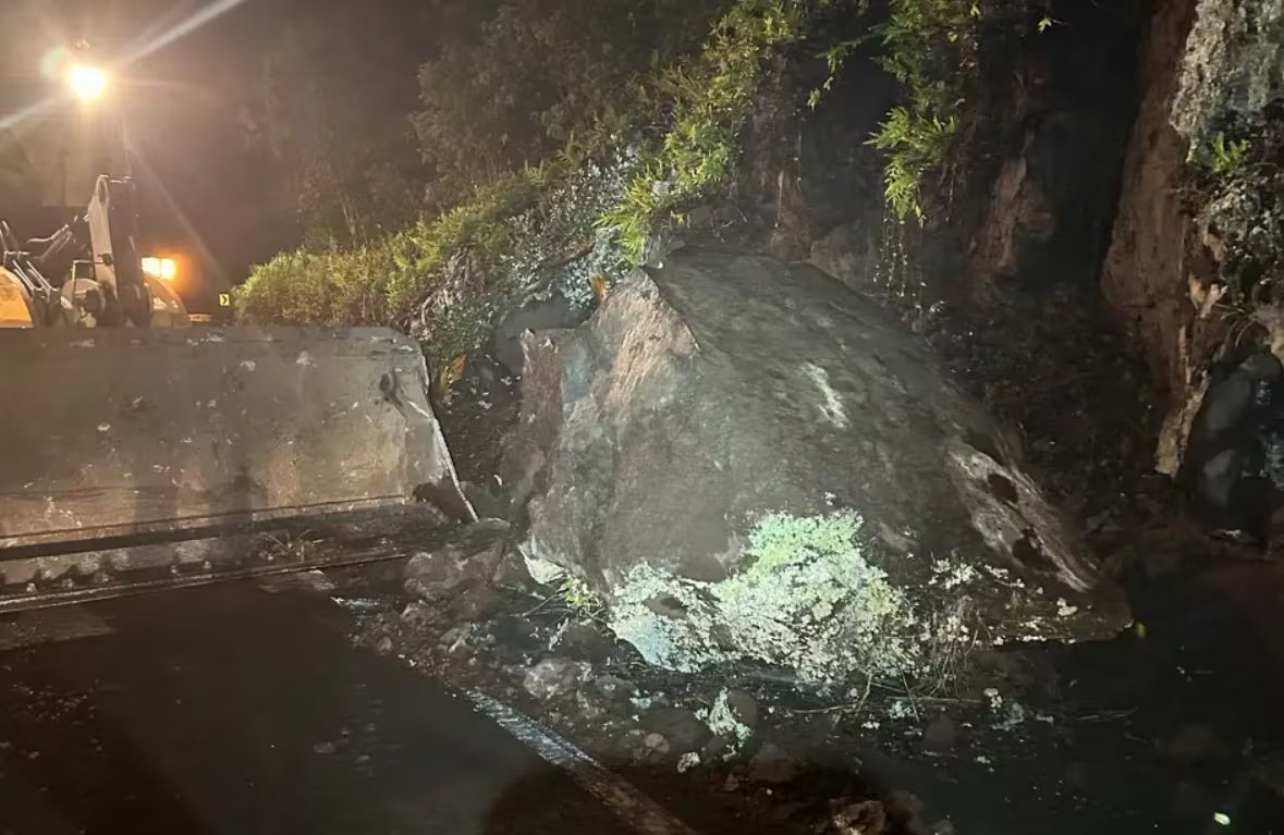 Las autoridades advierten que la serie de temblores menores podría continuar, manteniendo la alerta en la zona afectada (Hawaii Department of Transportation)