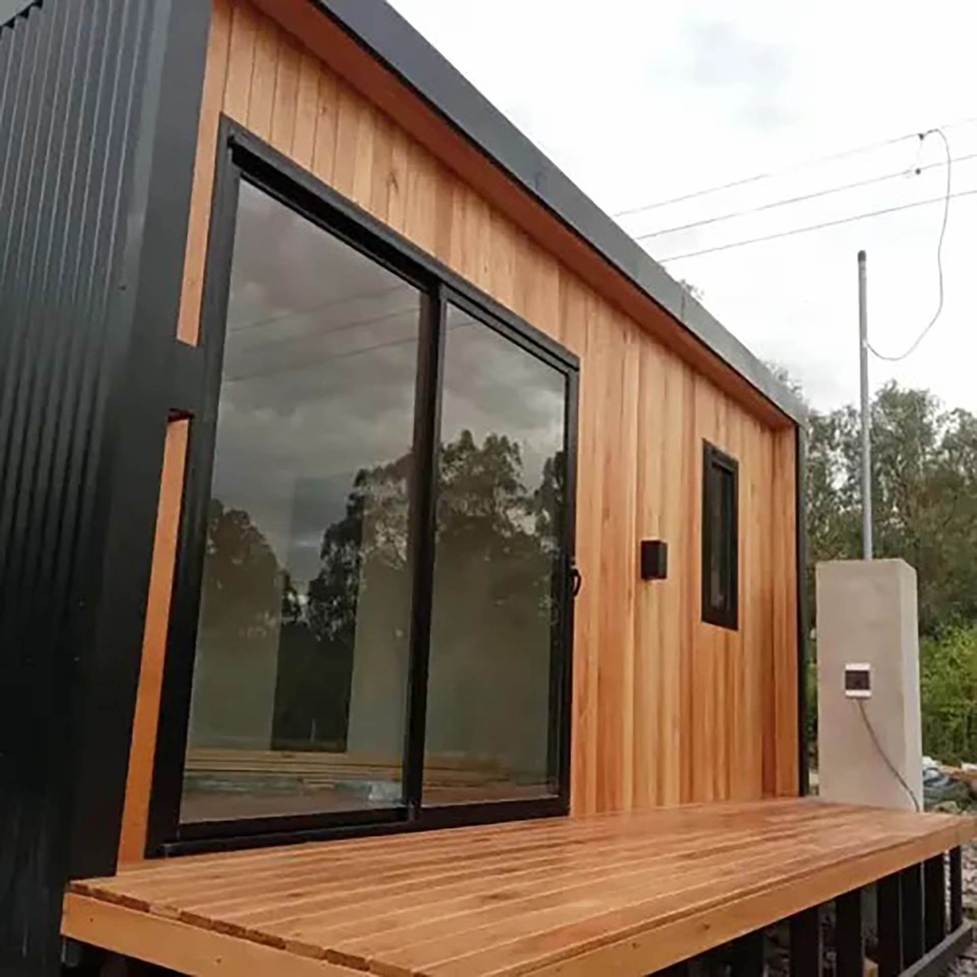 A diferencia de una casa prefabricada o de un contenedor adaptado, estas unidades se diseñan desde cero, con una distribución optimizada