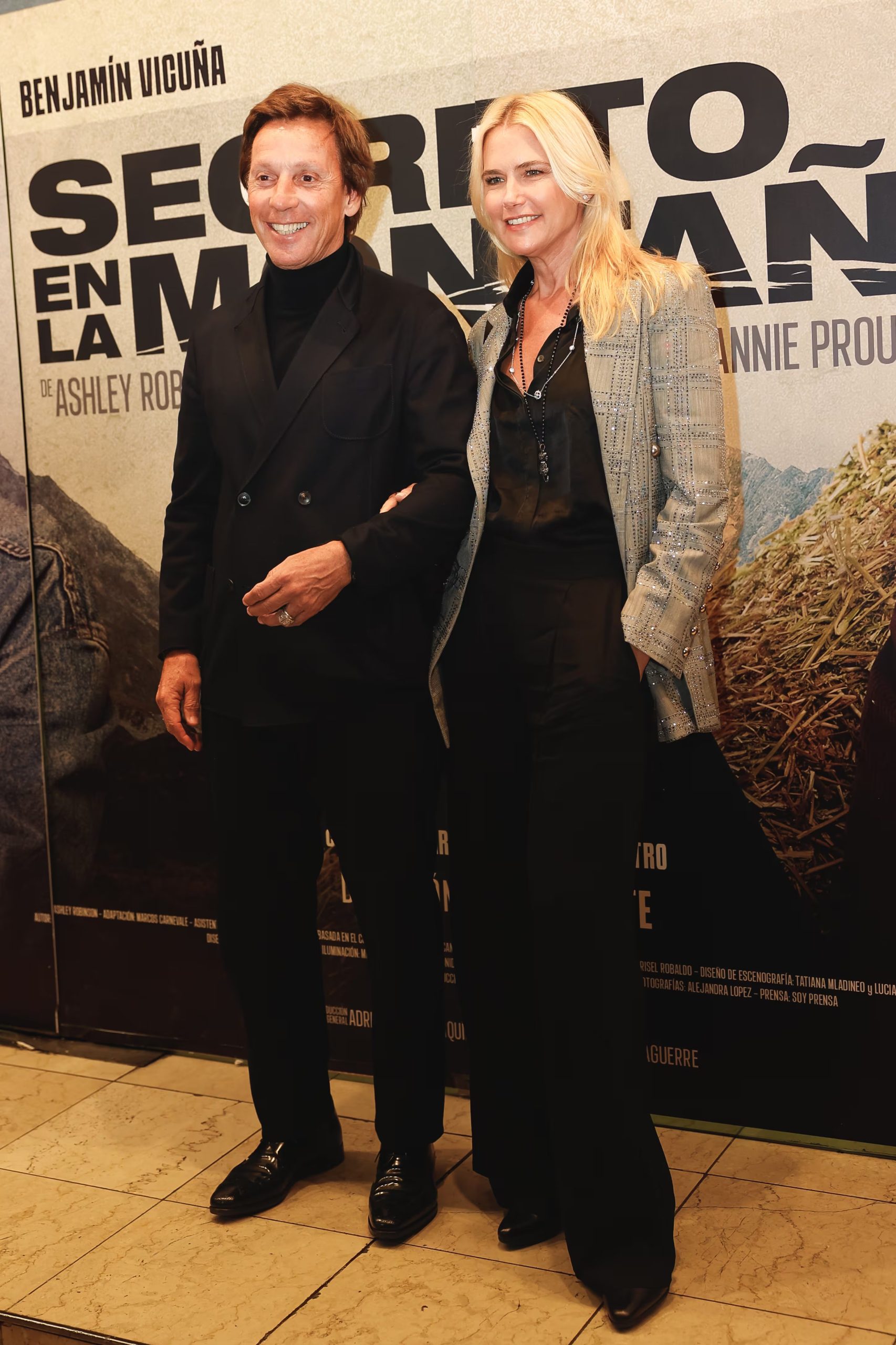 Alejandro Gravier y Valeria Mazza sonrieron ante las cámaras con looks sobrios