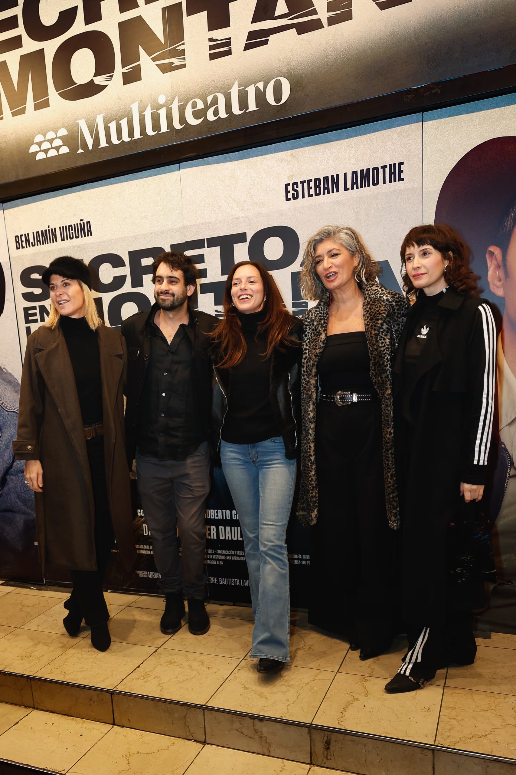 Parte del elenco de 