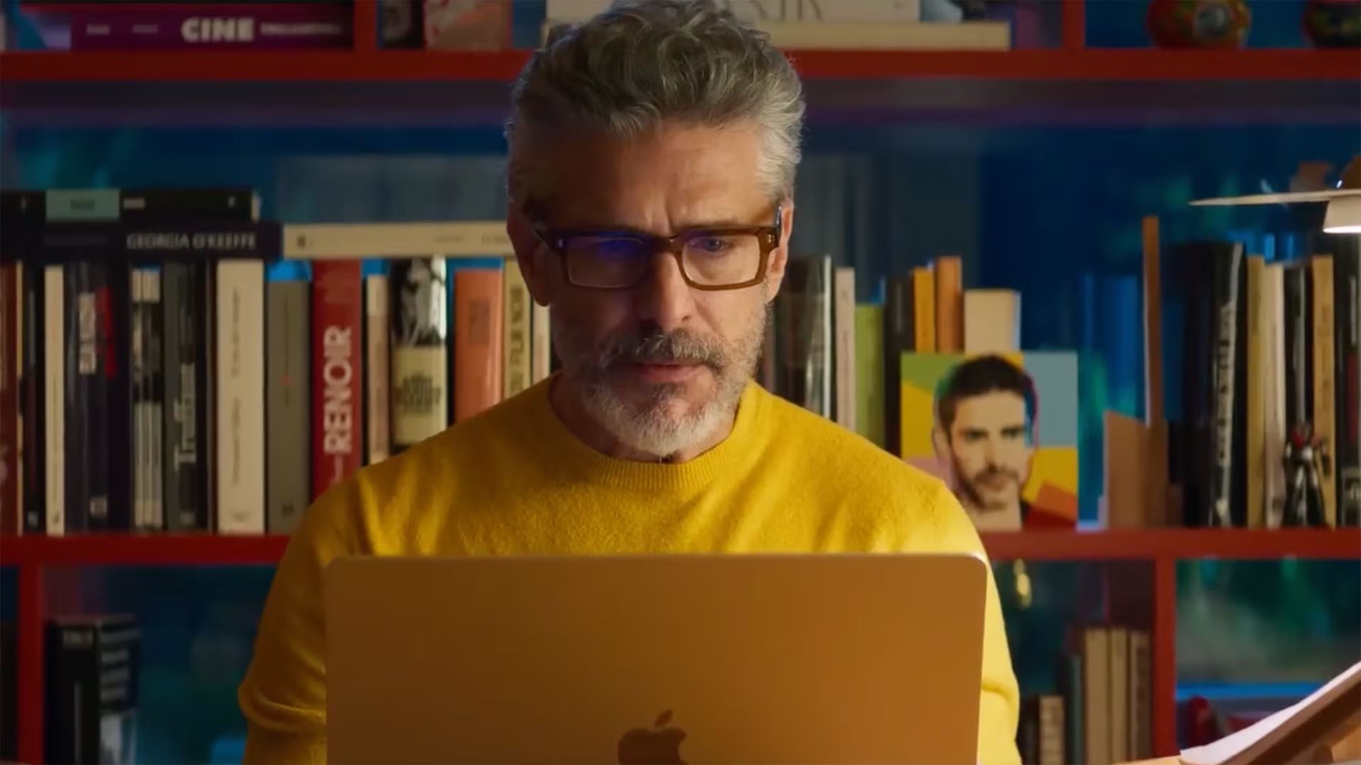Leonardo Sbaraglia en 'Amarga Navidad', de Pedro Almodóvar