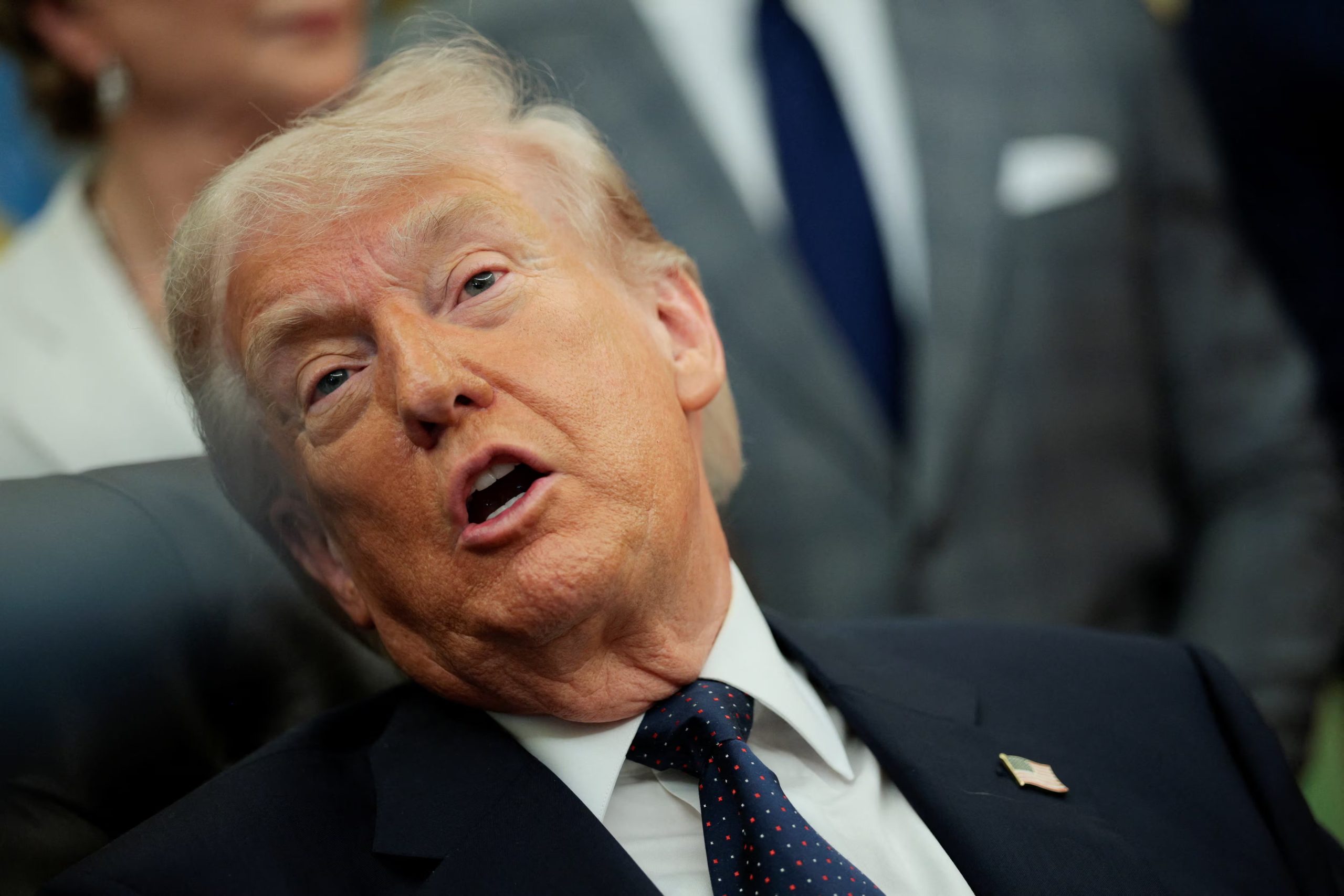 Trump afirma que las autoridades iraníes, pese a su discurso público, buscan lograr un acuerdo con Estados Unidos en privado. (REUTERS/Evan Vucci)