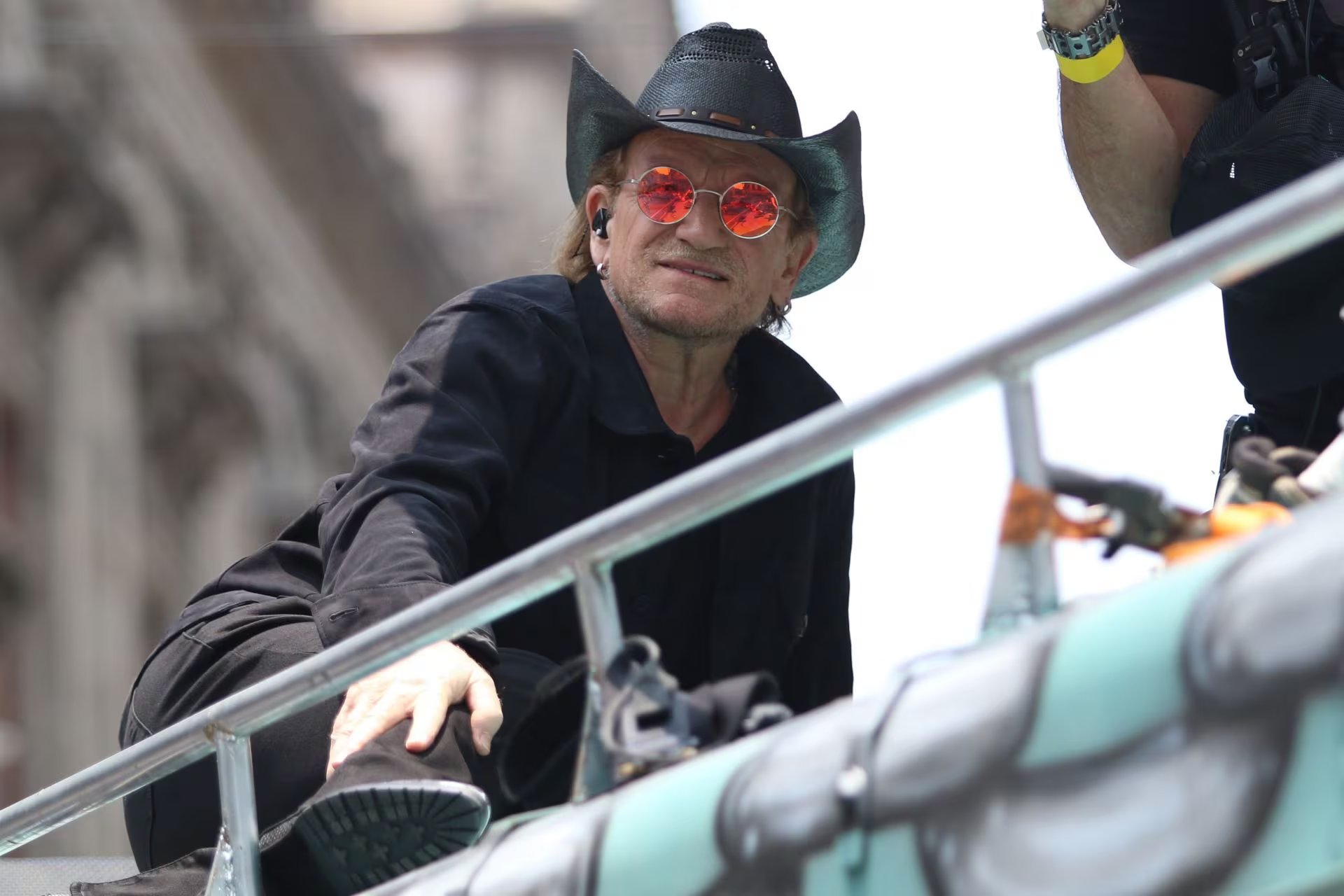 Pese a la lluvia, el primer día de rodaje del video de U2 fue todo un éxito. FOTO: EDGAR NEGRETE LIRA/CUARTOSCURO.COM