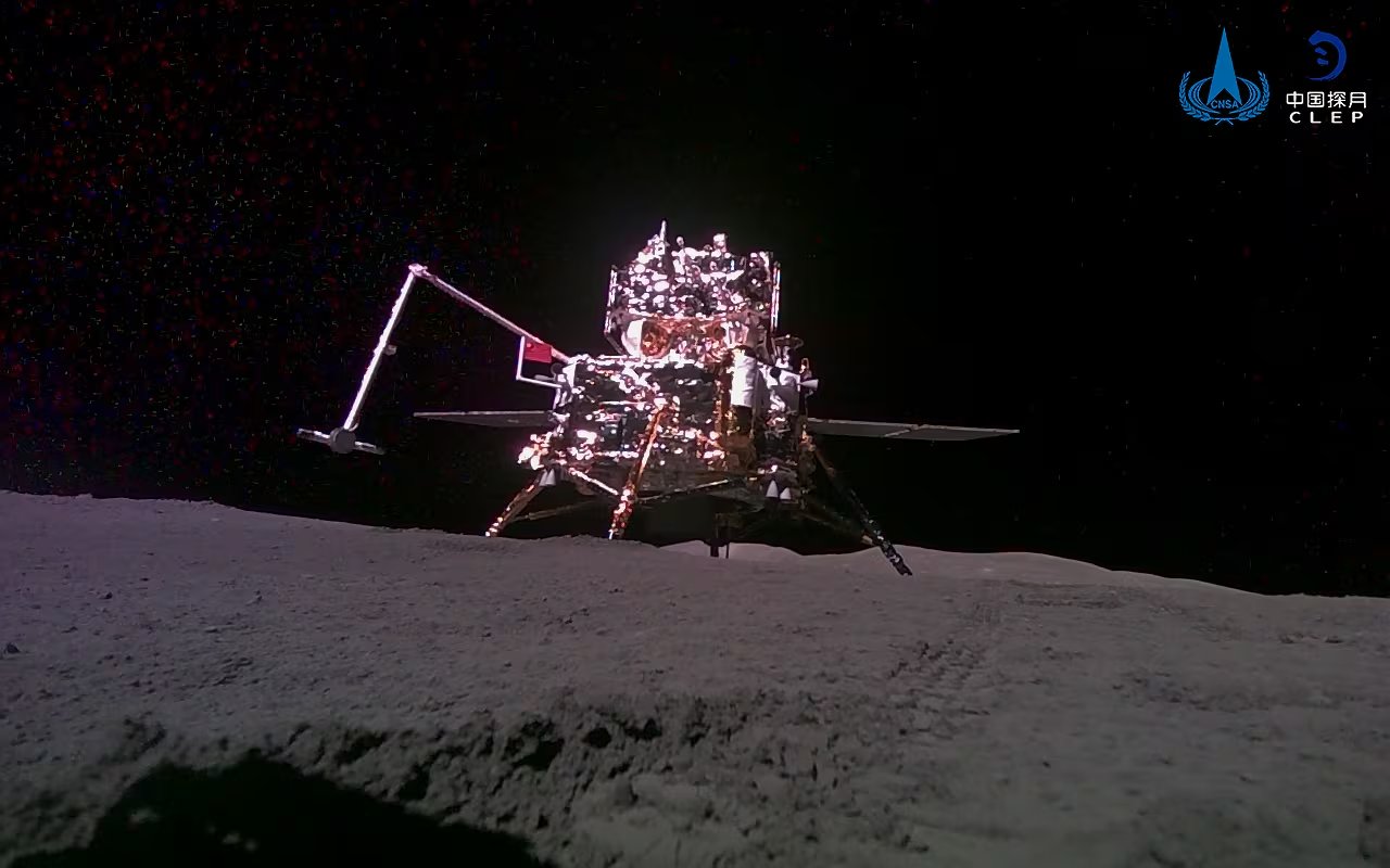 Foto entregada por la Agencia Espacial China y difundida por la agencia de noticias Xinhua que muestra la sonda Chang'e-6 en la Luna, el 4 de junio del 2024. (Agencia Espacial China/Xinhua via AP)