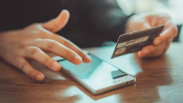 El tribunal responsabilizó a la entidad bancaria por la falta de medidas de seguridad eficientes en sus plataformas digitales ante fraudes informáticos. (Foto de archivo: iStock)