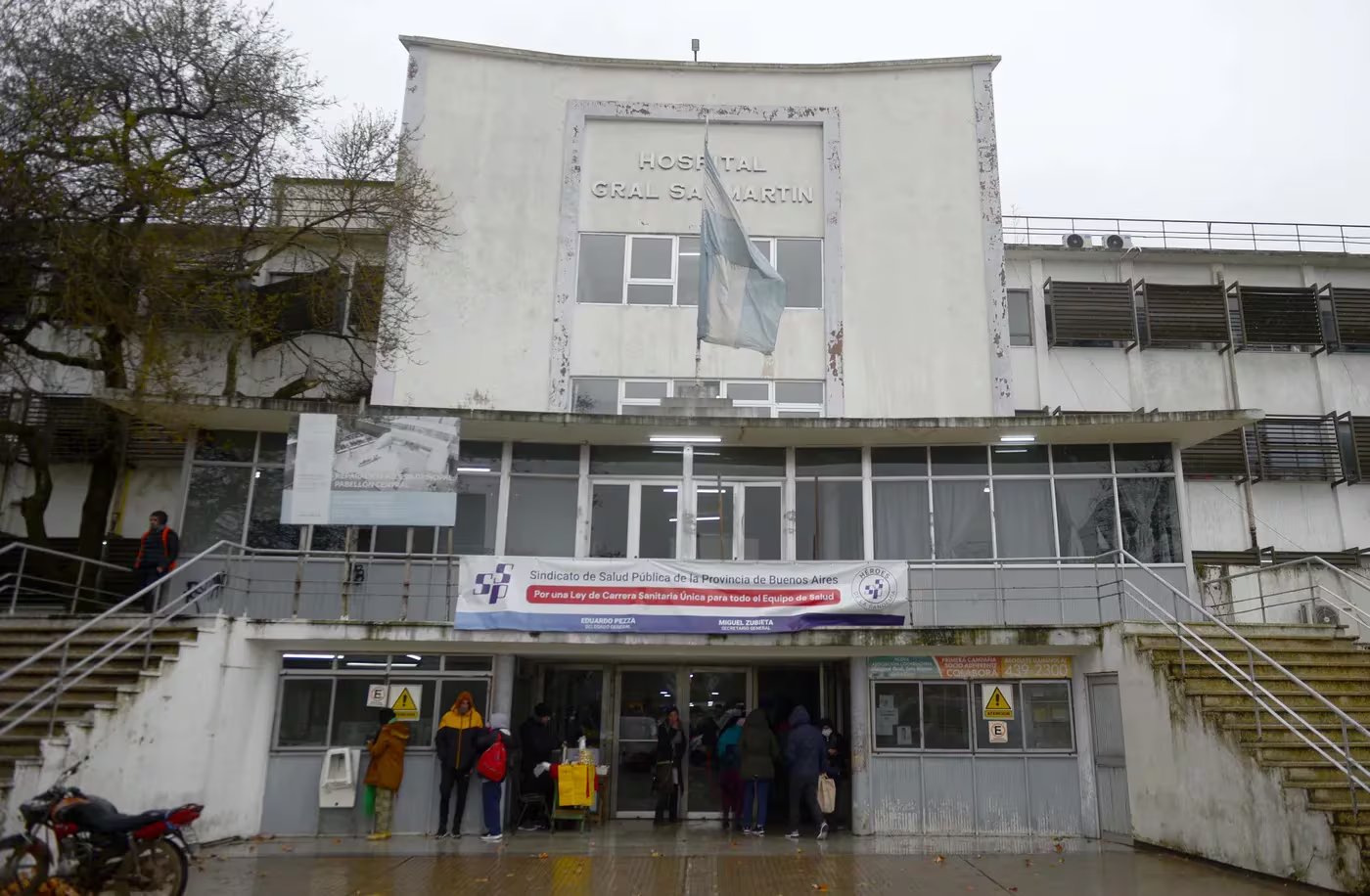 Hospital San Martín donde fue atendido el chofer tras ser atacado (Fuente: 0221)