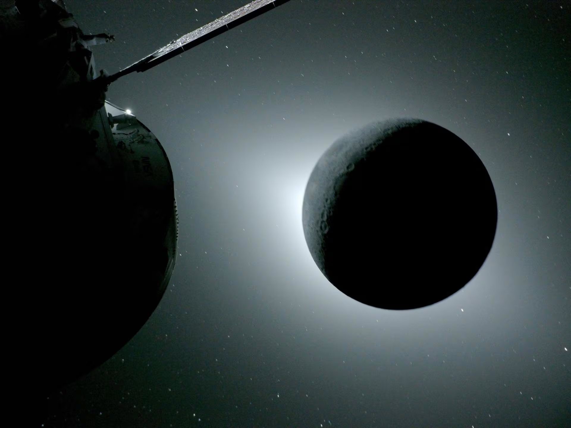 07/04/2026 Vista captada por la nave espacial Orion durante la misión Artemis II, a 6 de abril de 2026. La misión Artemis II se encuentra ya de vuelta a la Tierra tras haber completado su recorrido alrededor de la Luna, en la que supone una de las fases más críticas del viaje espacial: la reentrada en la atmósfera.
SOCIEDAD 
NASA
