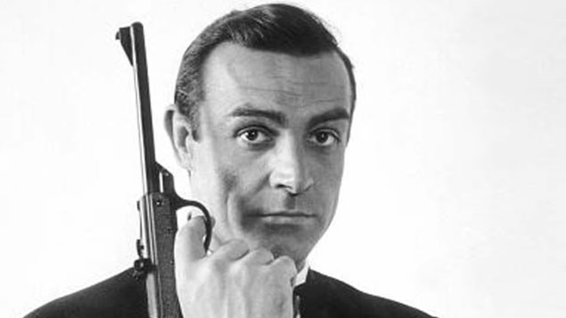 Sean Connery, conocido mundialmente como el primer James Bond, buscó distanciarse del personaje después de siete películas en la saga