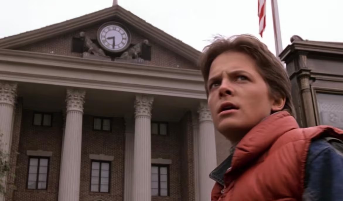 La necesidad de ocultar su enfermedad y sus problemas personales reflejó el desafío de la fama para Michael J. Fox (Universal Pictures)