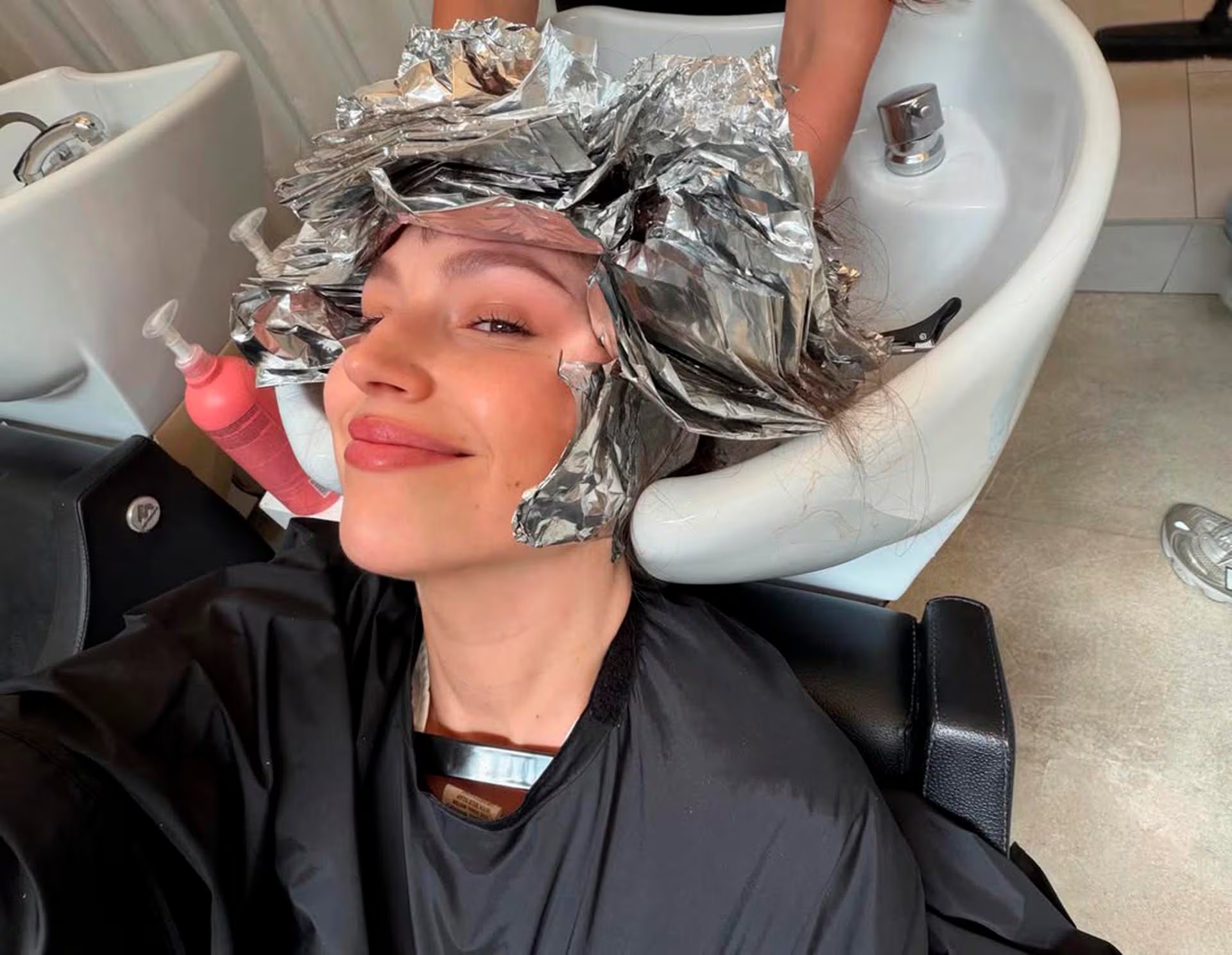 Un cambio de look sorprende en las imágenes recientes, anticipando la renovada etapa personal y profesional de Corberó tras la maternidad