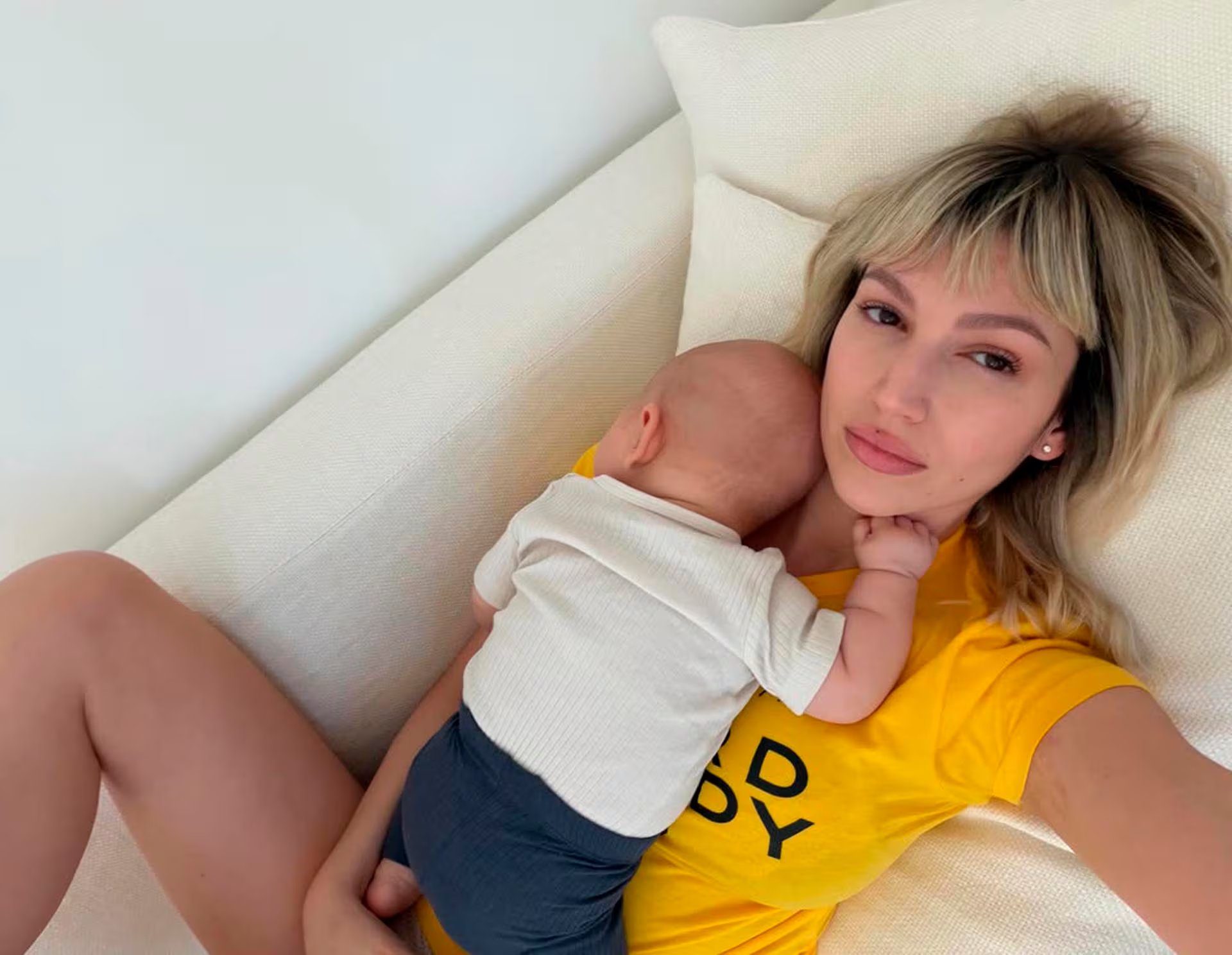 Úrsula Corberó comparte en Instagram imágenes inéditas de su hijo Dante Darín, generando gran impacto entre sus seguidores