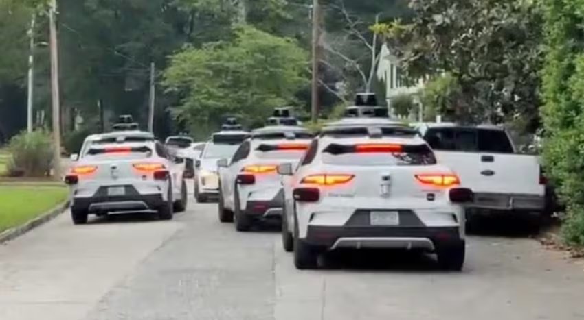 El retiro nacional de 3.700 vehículos Waymo tras un fallo de software desencadenó un aumento de la inquietud por la seguridad vial en Atlanta (Captura de video)