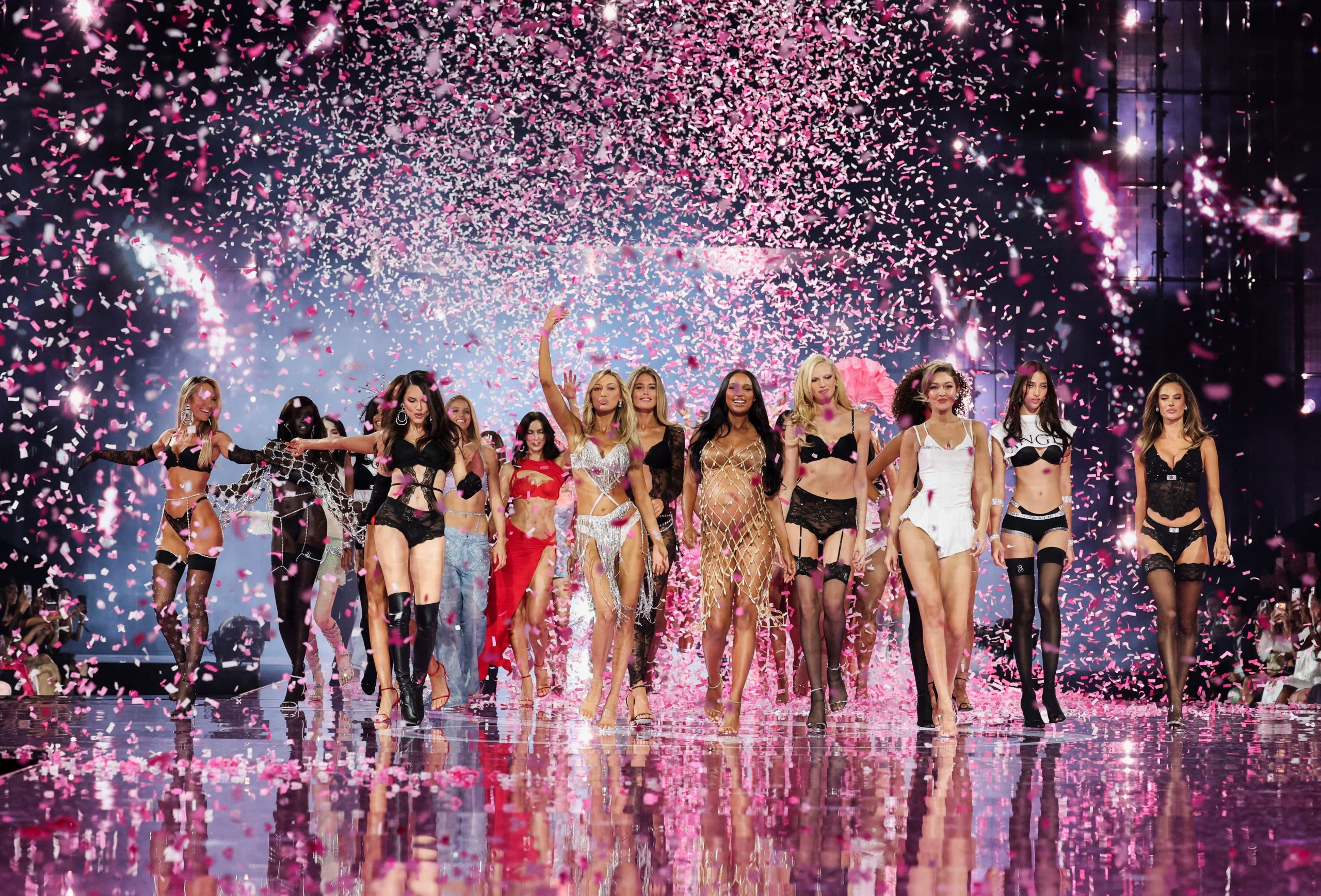 Models walk the runway during the 2025 Victoria's Secret Fashion Show in New York City, U.S., October 15, 2025. REUTERS/Brendan McDermid