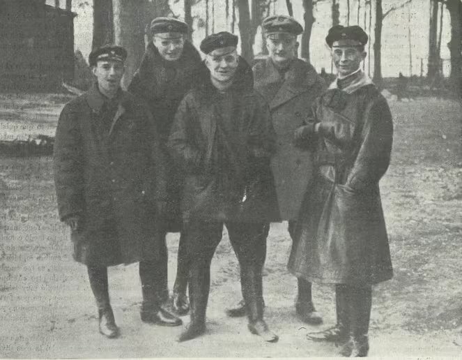 Richthofen junto con los compañeros de su escuadrilla