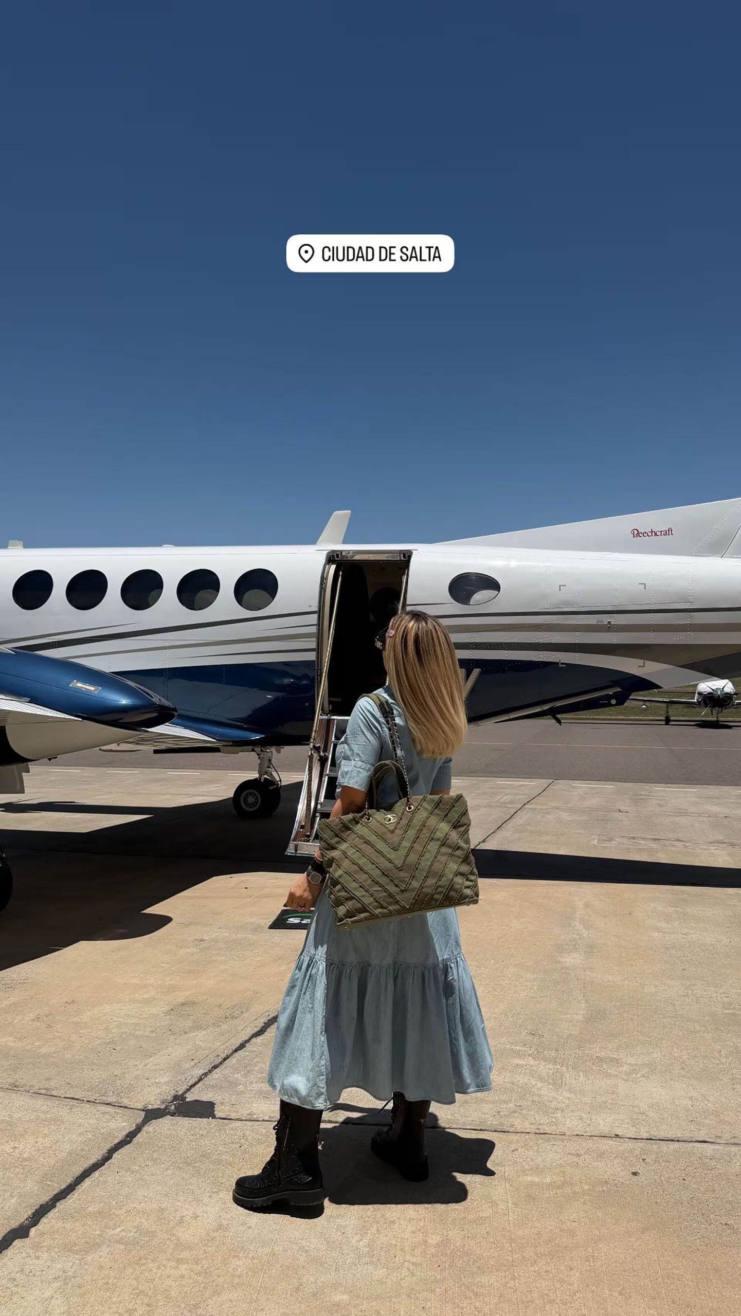 Wanda, en Salta, a punto de abordar un vuelo privado