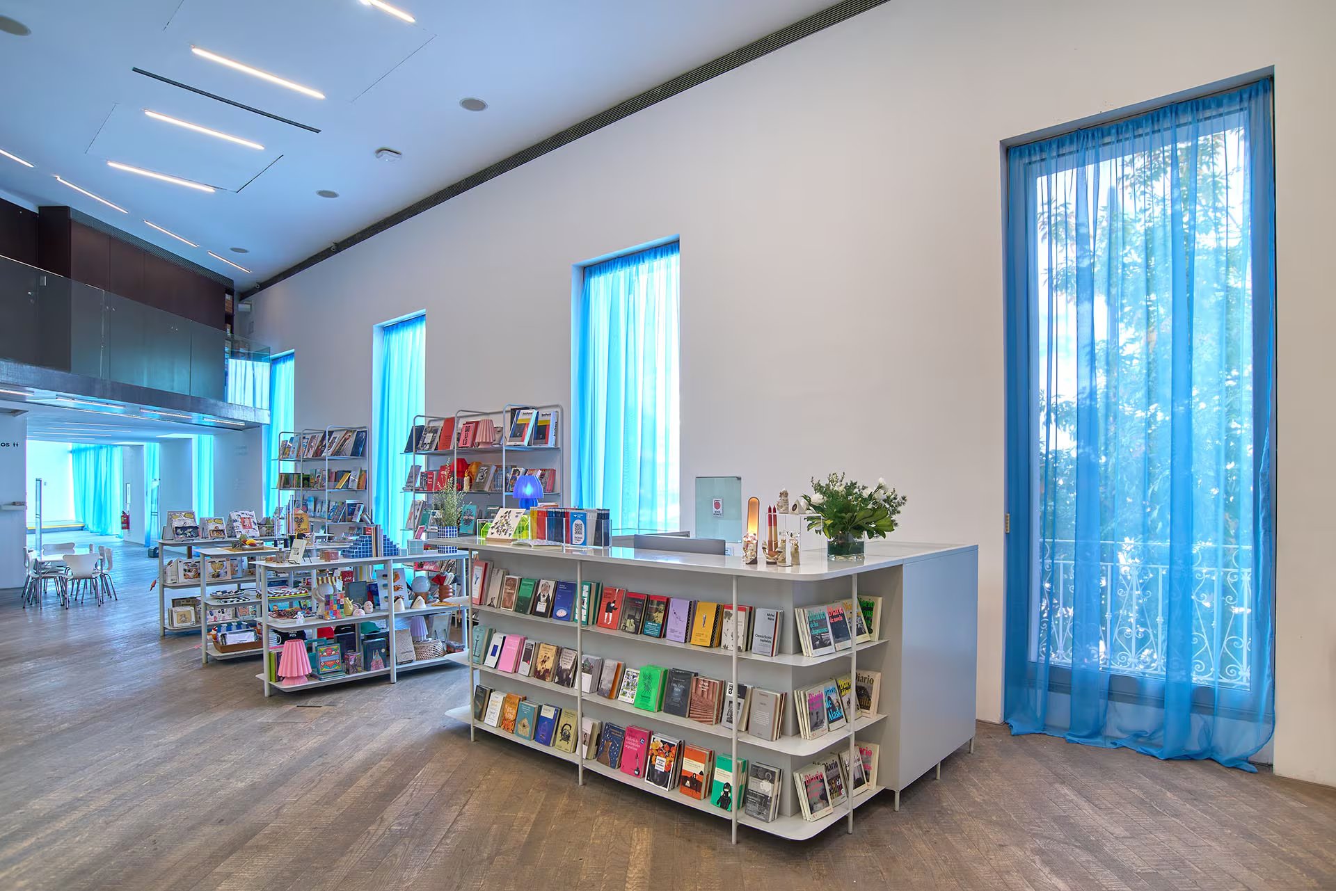 En la zona de la librería surge el espíritu del cubano Felix Gonzalez-Torres